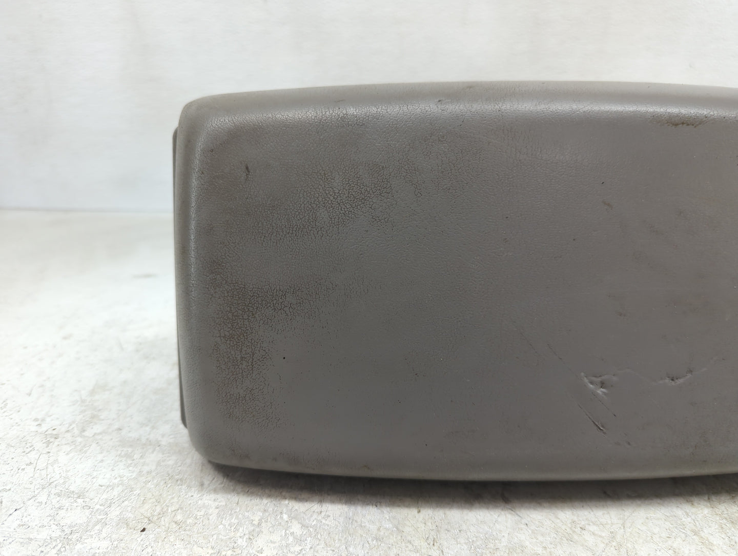 2007-2009 Saturn Aura Center Console Armrest Cover Lid P/N:1110760 Fits Fits 2007 2008 2009 OEM Used Auto Parts - Oemusedaut