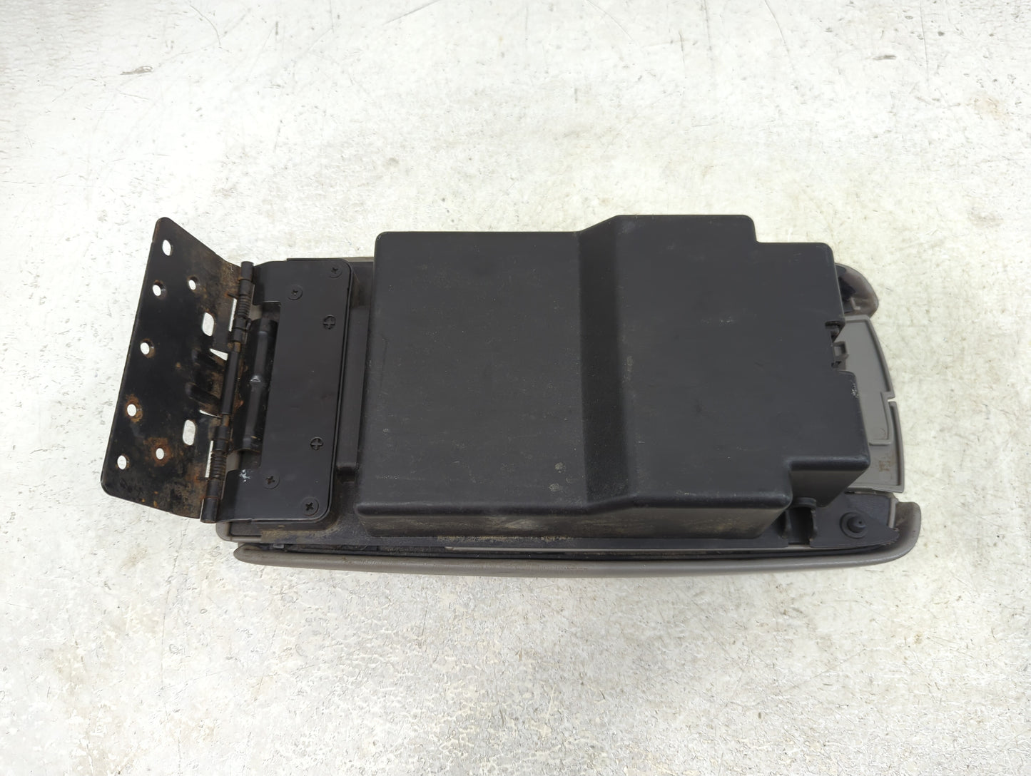 2007-2009 Saturn Aura Center Console Armrest Cover Lid P/N:1110760 Fits Fits 2007 2008 2009 OEM Used Auto Parts - Oemusedaut