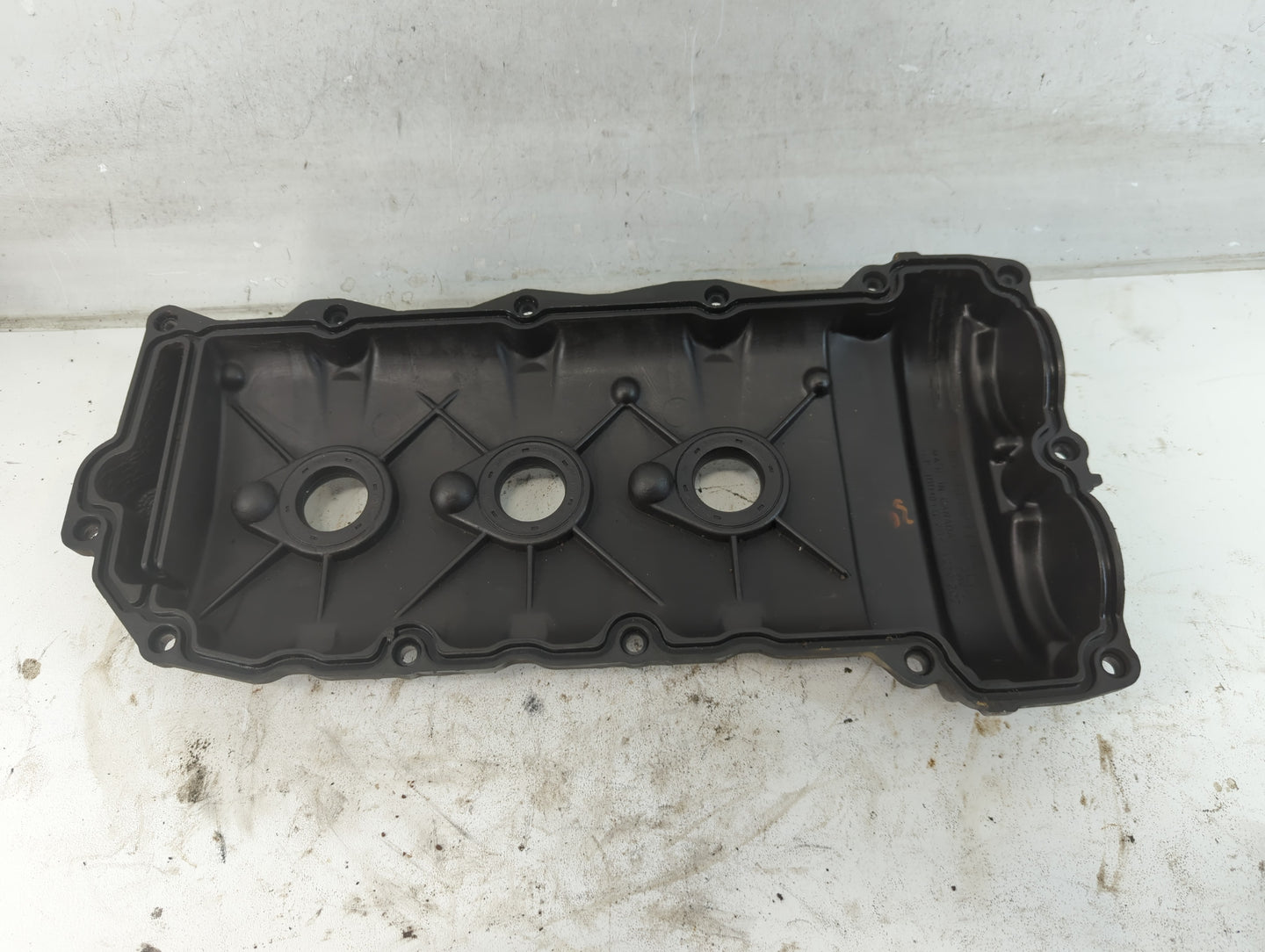 2008 Saturn L100 Driver Left Cylinder Head Valve Cover P/N:12591202 Fits OEM Used Auto Parts - Oemusedautoparts1.com