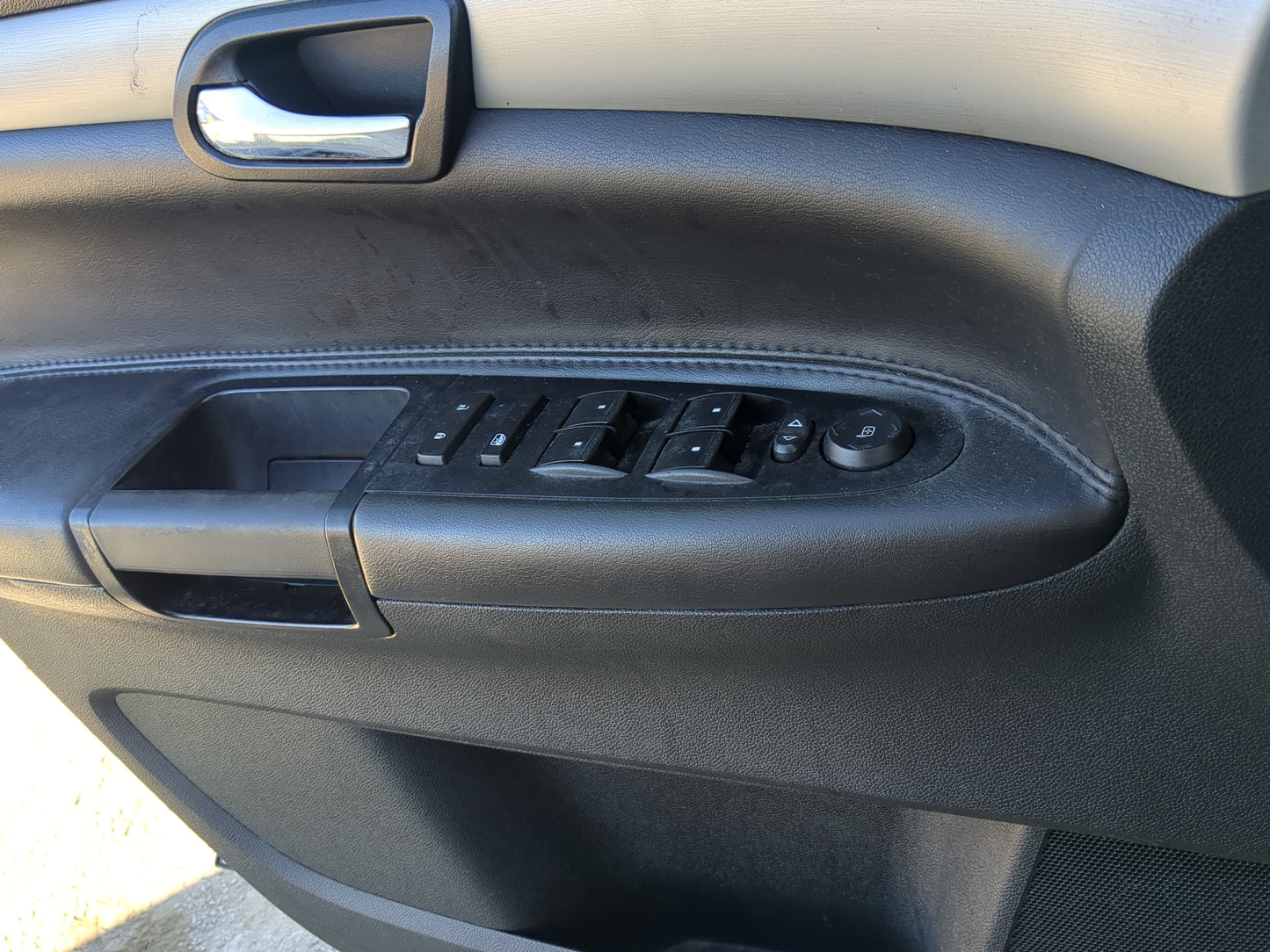 2008 Saturn Outlook Master Power Window Switch Replacement Driver Side Left Fits OEM Used Auto Parts - Oemusedautoparts1.com