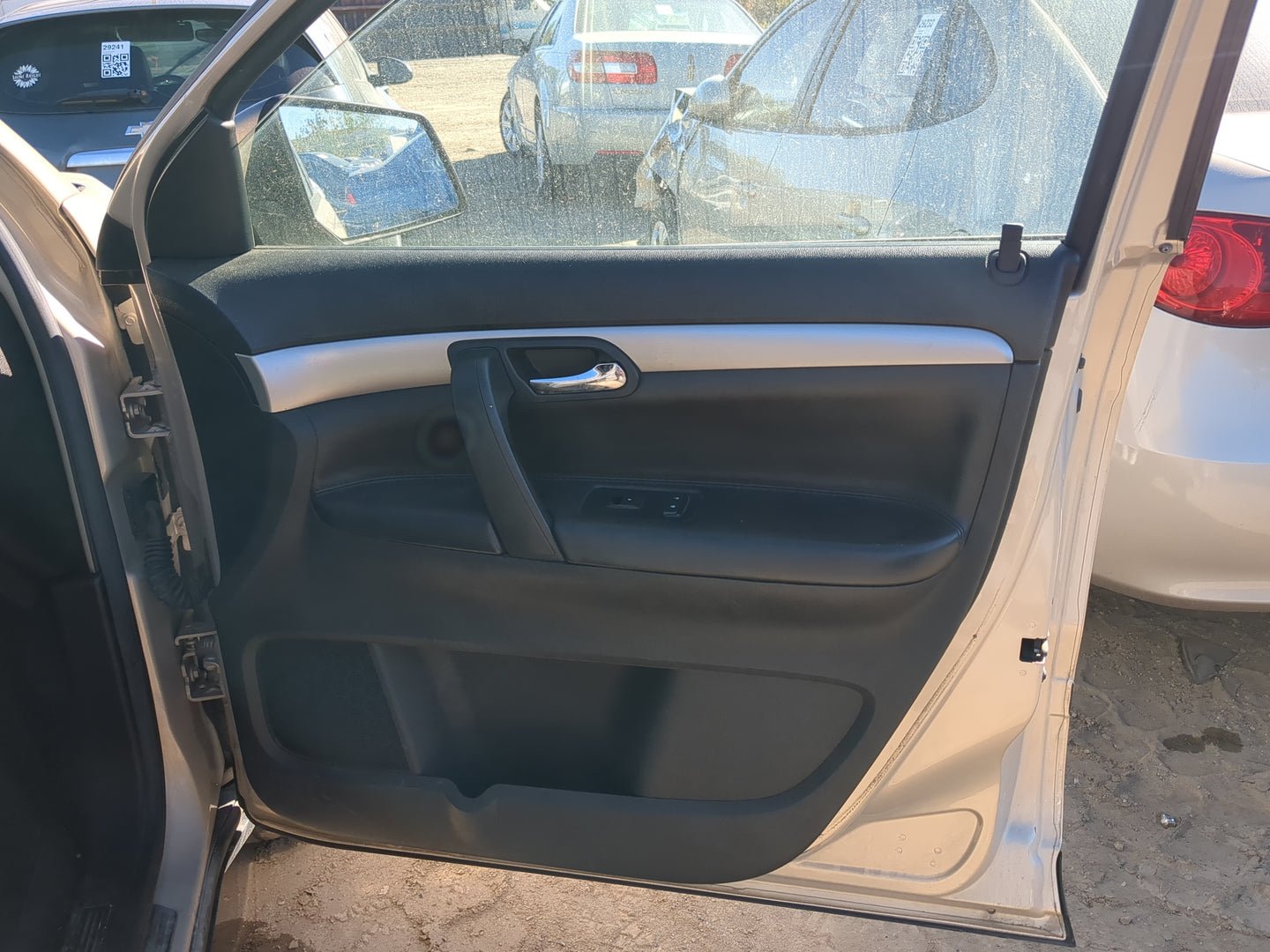 2008 Saturn Outlook Front Right Passenger Interior Door Panel Trim - Oemusedautoparts1.com