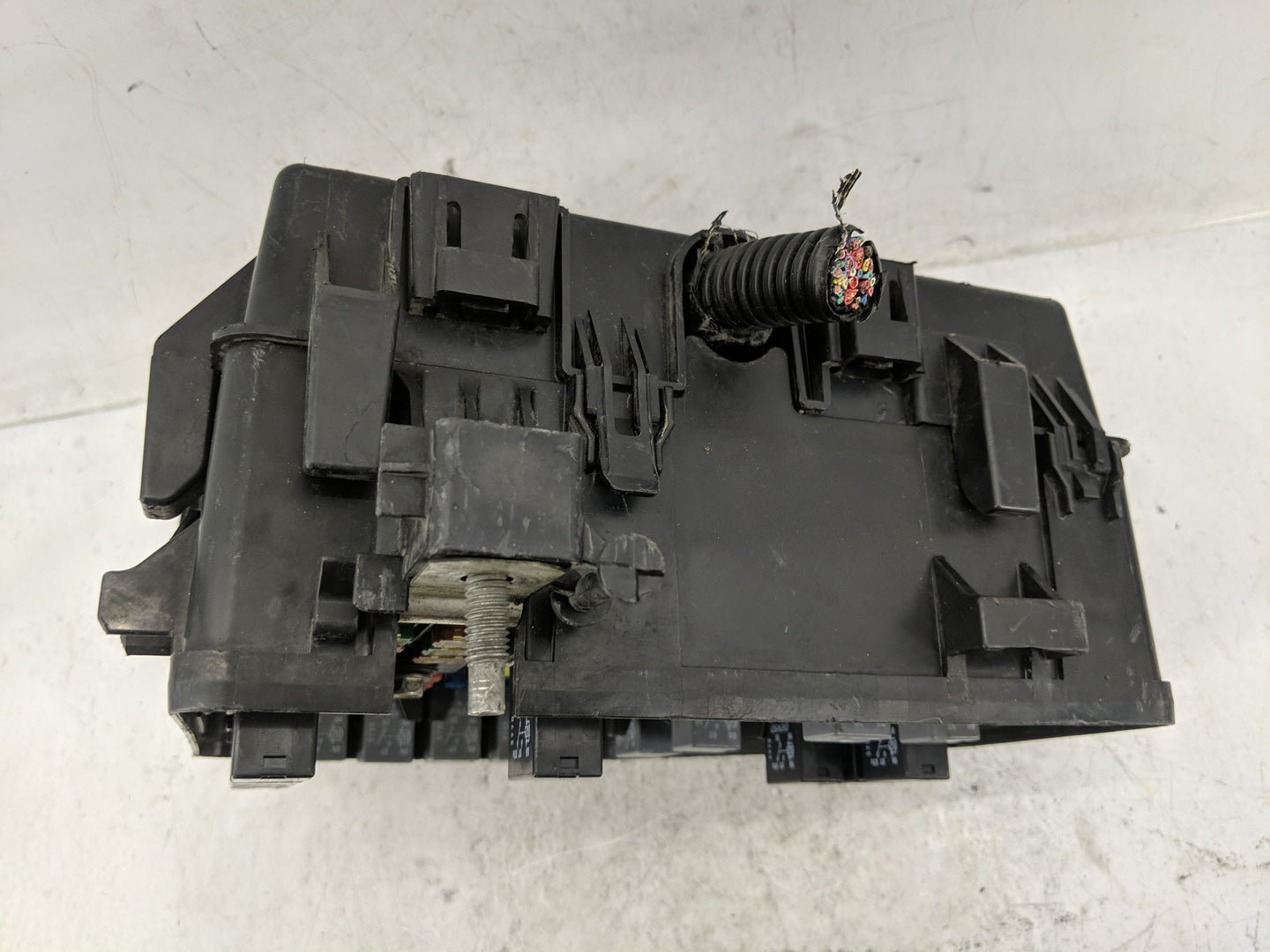 2008 Saturn Outlook Fusebox Fuse Box Panel Relay Module P/N:15921722 Fits OEM Used Auto Parts - Oemusedautoparts1.com
