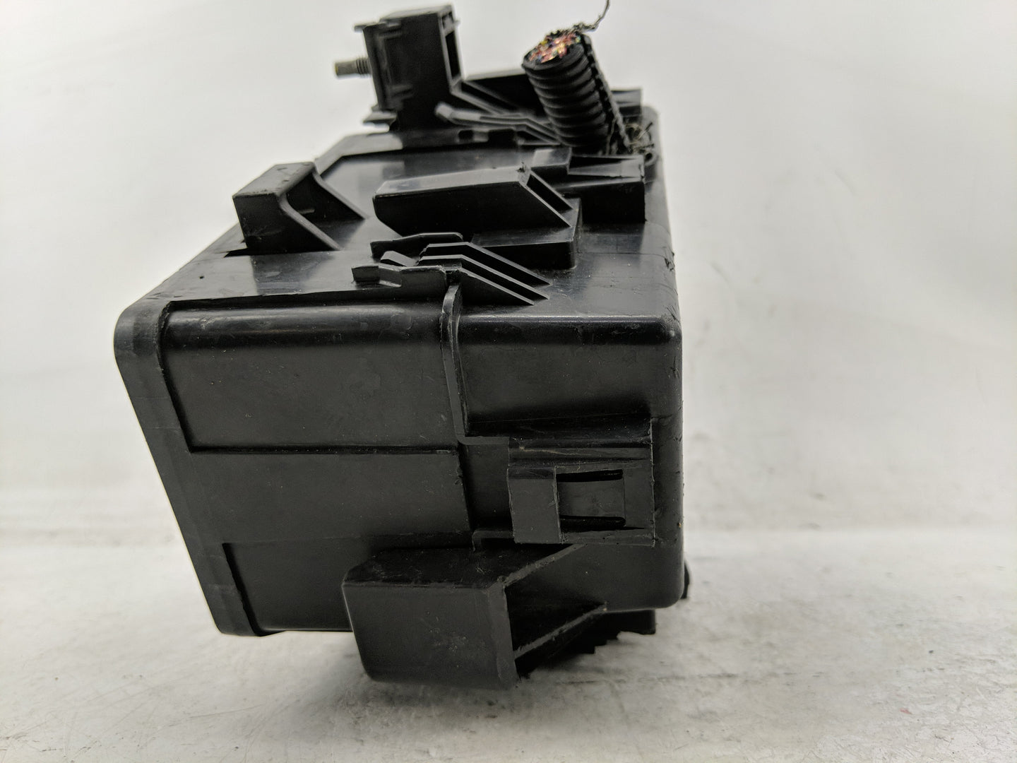 2008 Saturn Outlook Fusebox Fuse Box Panel Relay Module P/N:15921722 Fits OEM Used Auto Parts - Oemusedautoparts1.com