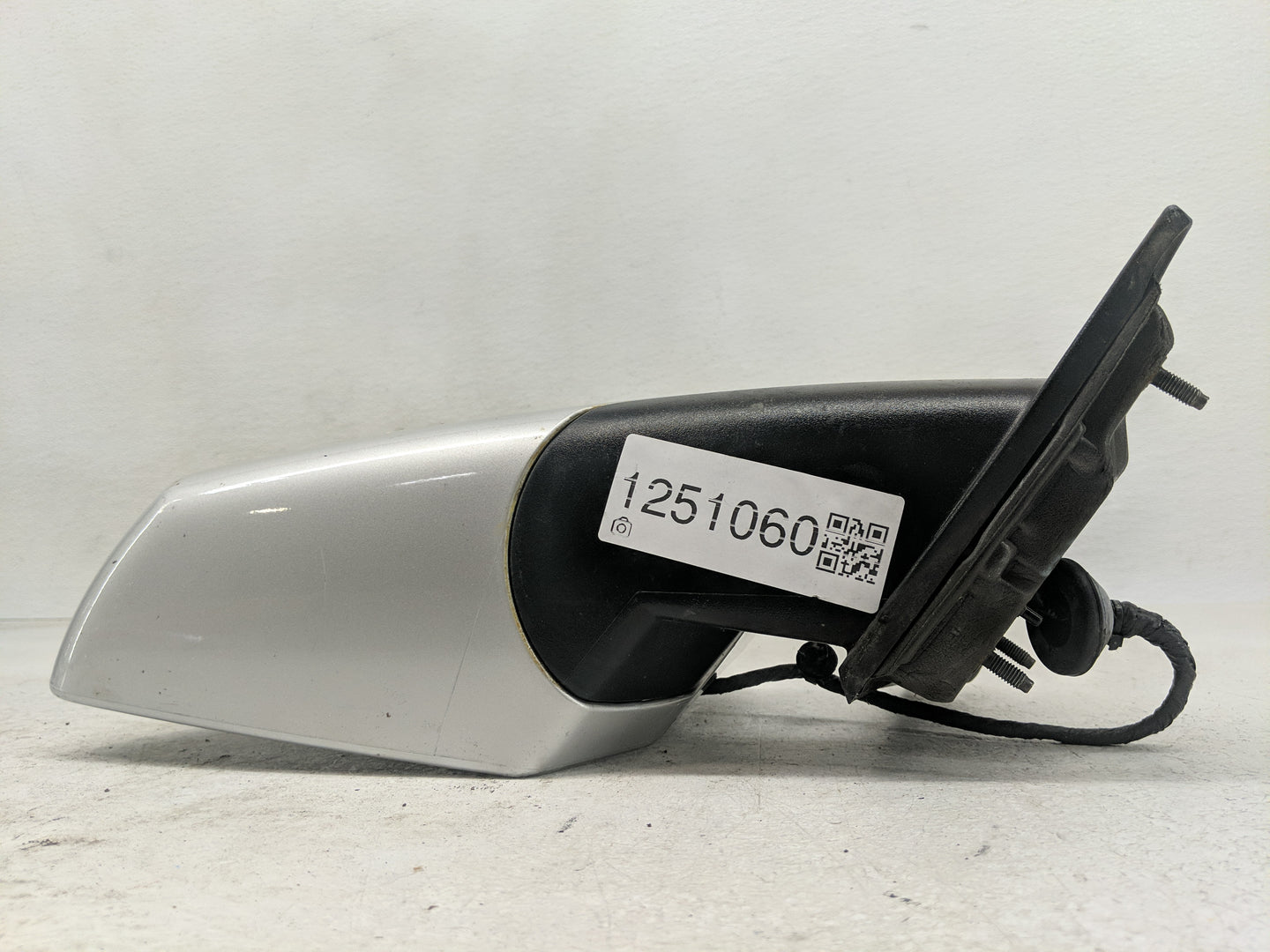 2008 Saturn Outlook Side Mirror Replacement Passenger Right View Door Mirror Fits OEM Used Auto Parts - Oemusedautoparts1.co