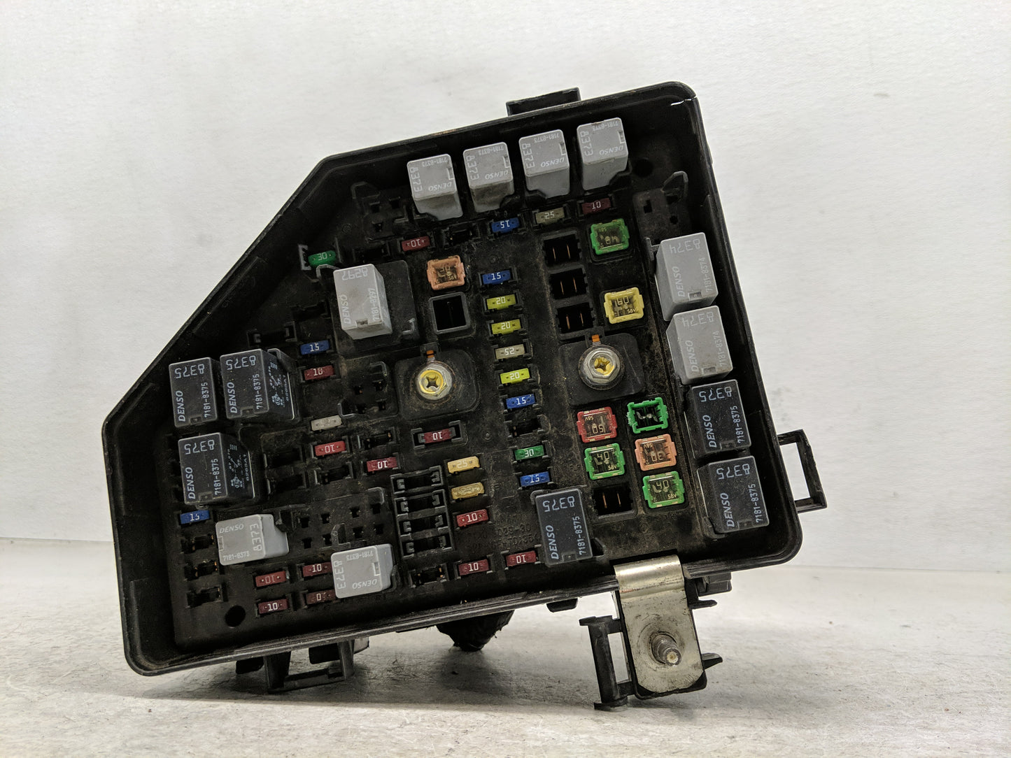 2008 Saturn Outlook Fusebox Fuse Box Panel Relay Module P/N:15921722 Fits OEM Used Auto Parts - Oemusedautoparts1.com