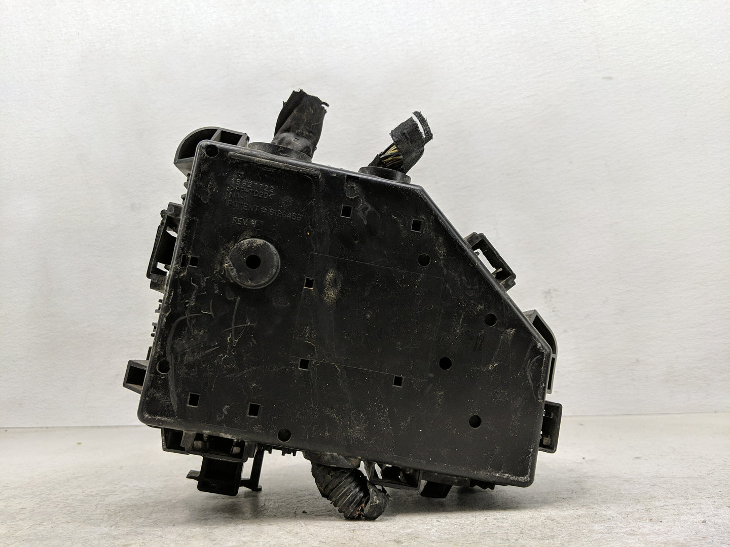 2008 Saturn Outlook Fusebox Fuse Box Panel Relay Module P/N:15921722 Fits OEM Used Auto Parts - Oemusedautoparts1.com