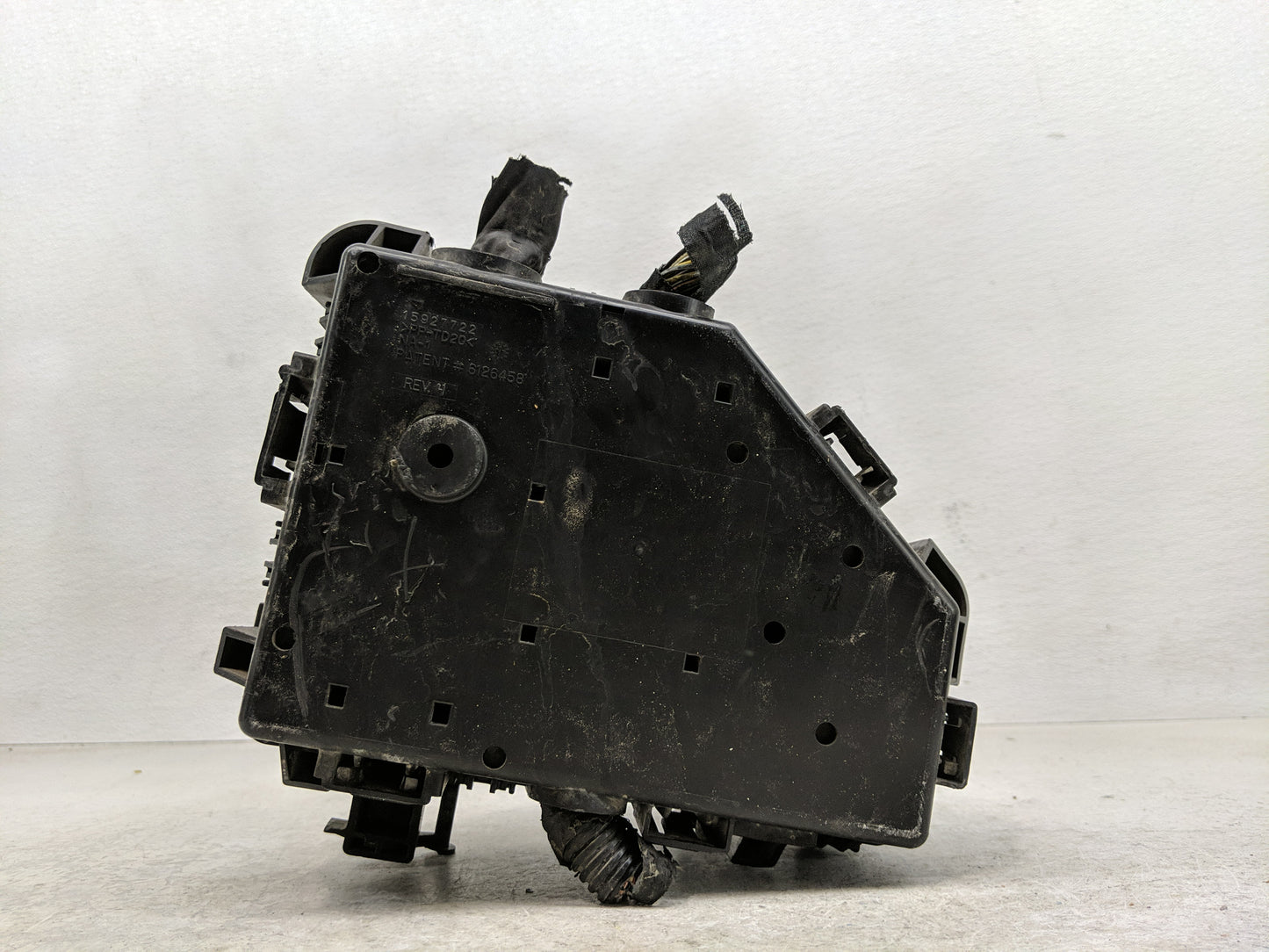 2008 Saturn Outlook Fusebox Fuse Box Panel Relay Module P/N:15921722 Fits OEM Used Auto Parts - Oemusedautoparts1.com