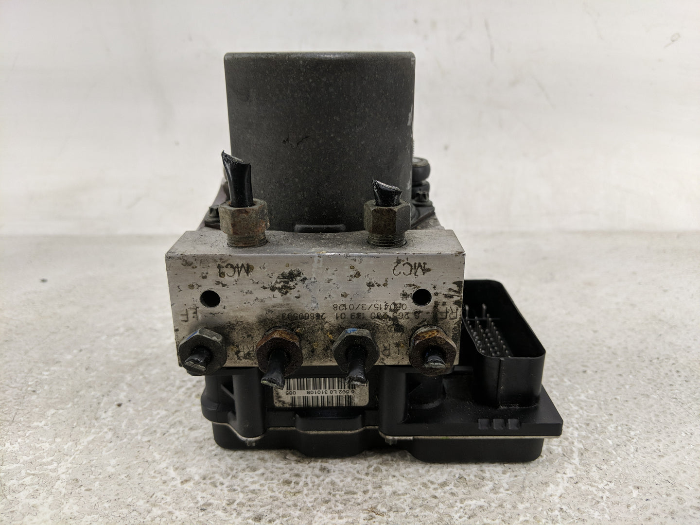2008 Saturn Outlook ABS Pump Control Module Replacement P/N:0 265 230 139 25860503 Fits OEM Used Auto Parts - Oemusedautopar