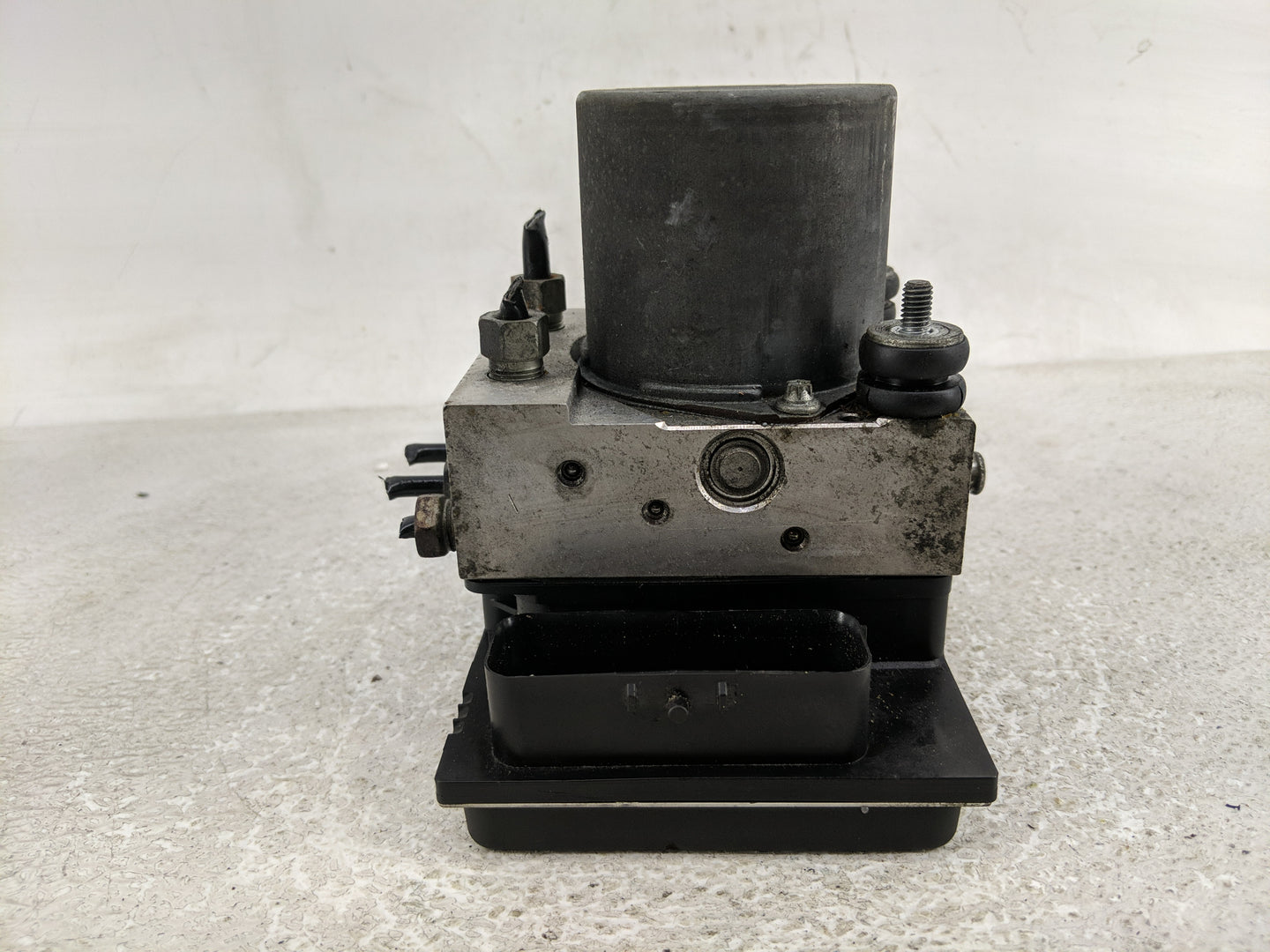 2008 Saturn Outlook ABS Pump Control Module Replacement P/N:0 265 230 139 25860503 Fits OEM Used Auto Parts - Oemusedautopar