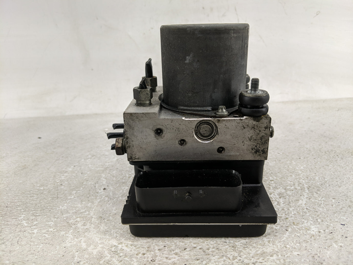 2008 Saturn Outlook ABS Pump Control Module Replacement P/N:0 265 230 139 25860503 Fits OEM Used Auto Parts - Oemusedautopar