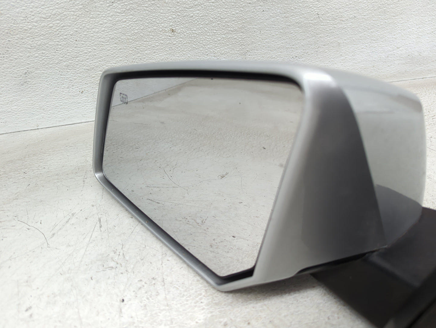 2008 Saturn Outlook Driver Side View Mirror - Left Door Mirror OEM Used - Oemusedautoparts1.com