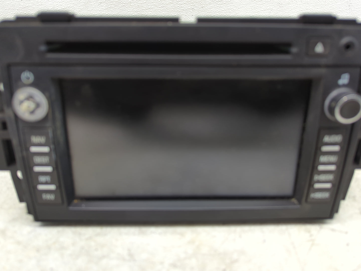 2008 Saturn Outlook Radio AM FM Cd Player Receiver Replacement P/N:15906631 Fits OEM Used Auto Parts - Oemusedautoparts1.com