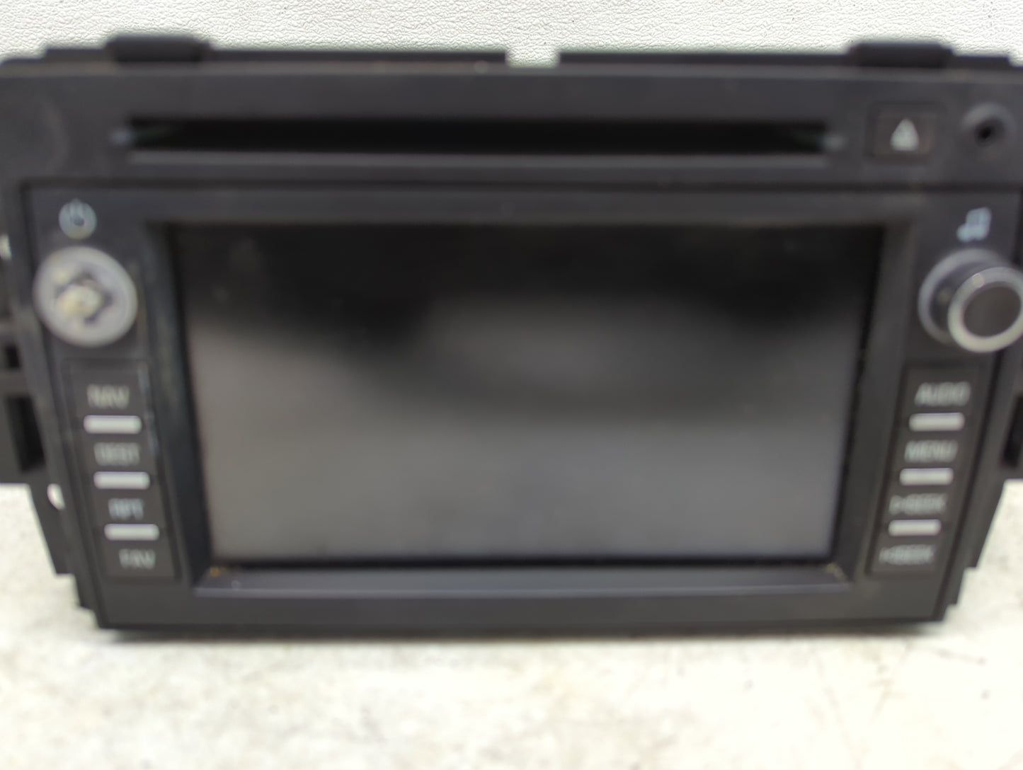 2008 Saturn Outlook Radio AM FM Cd Player Receiver Replacement P/N:15906631 Fits OEM Used Auto Parts - Oemusedautoparts1.com