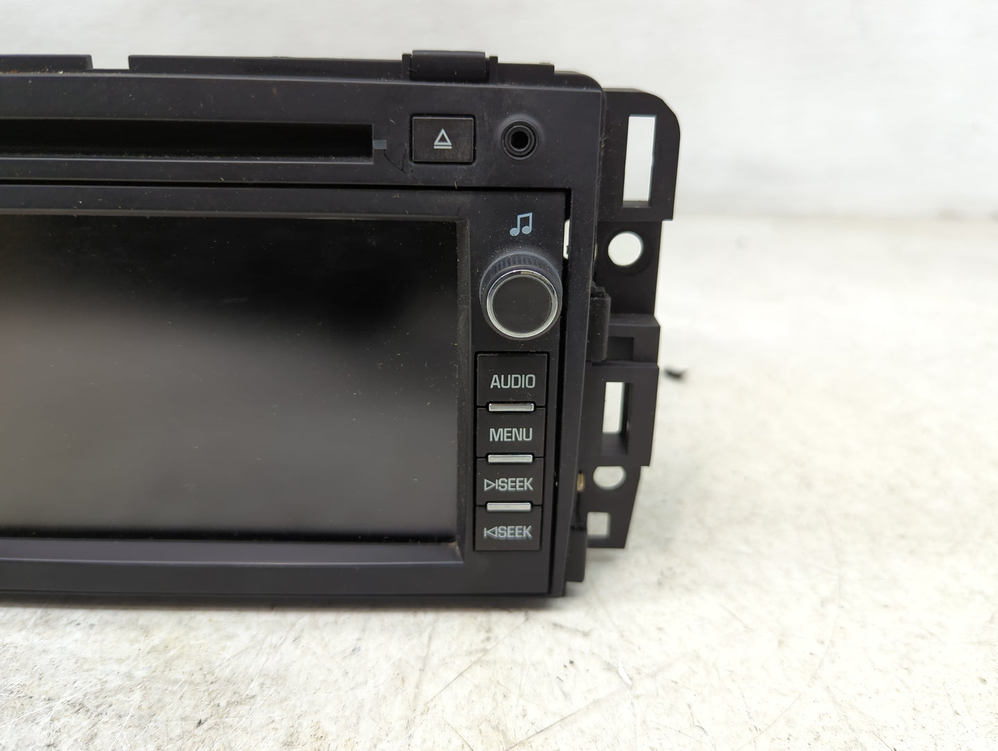 2008 Saturn Outlook Radio AM FM Cd Player Receiver Replacement P/N:15906631 Fits OEM Used Auto Parts - Oemusedautoparts1.com