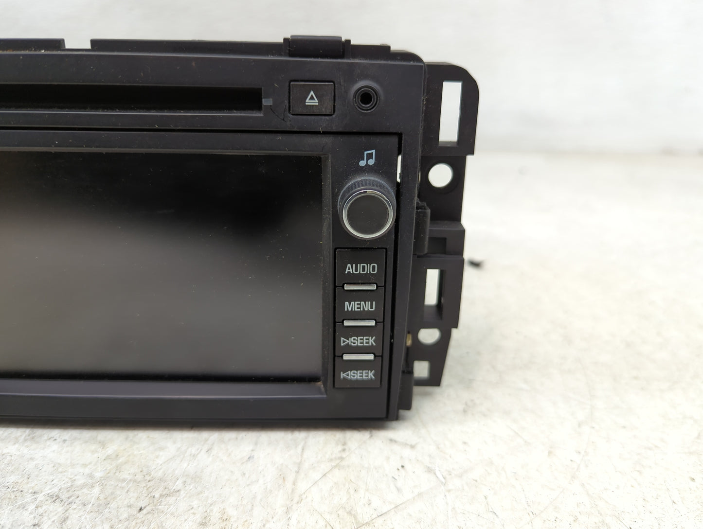2008 Saturn Outlook Radio AM FM Cd Player Receiver Replacement P/N:15906631 Fits OEM Used Auto Parts - Oemusedautoparts1.com
