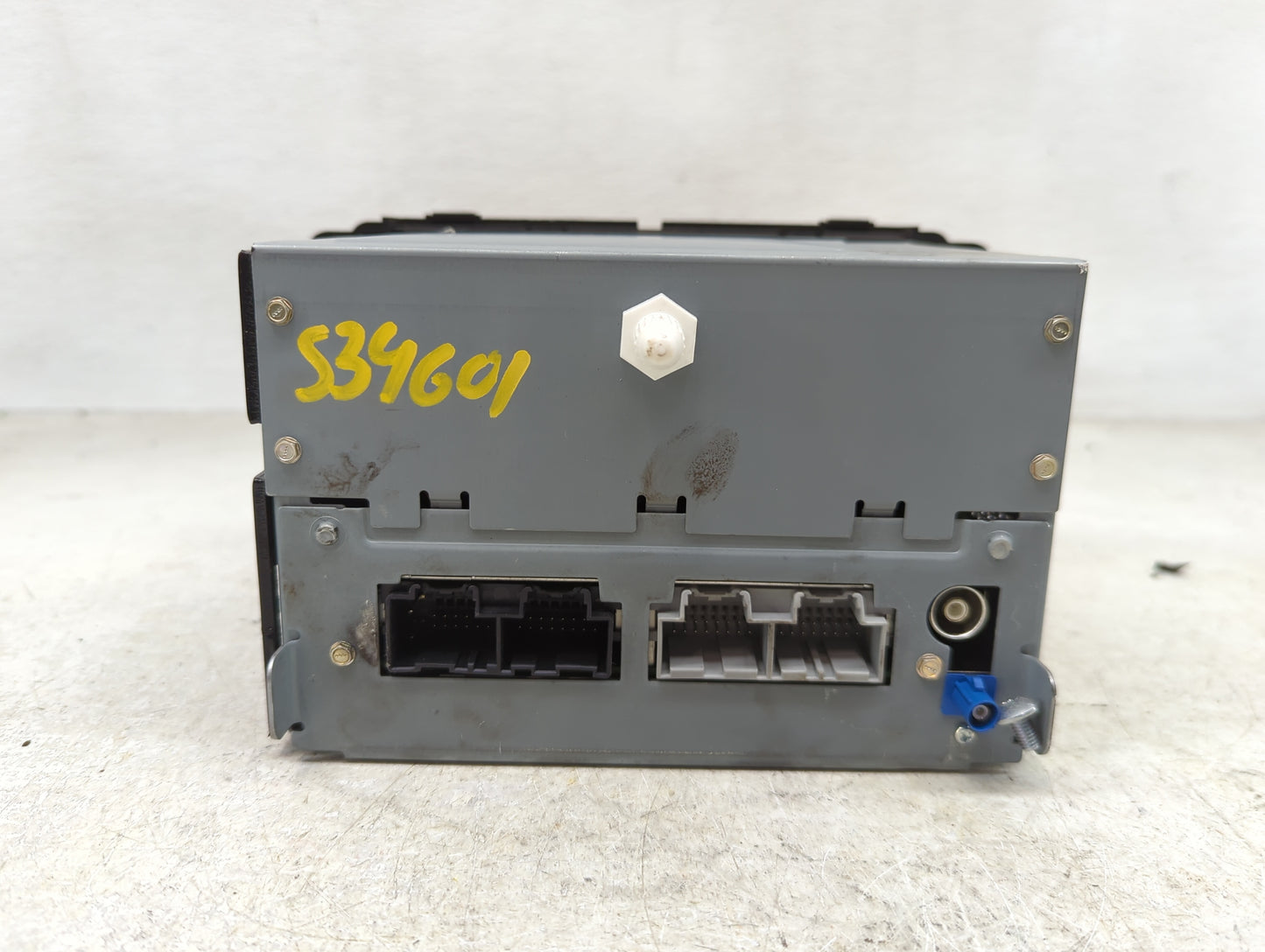 2008 Saturn Outlook Radio AM FM Cd Player Receiver Replacement P/N:15906631 Fits OEM Used Auto Parts - Oemusedautoparts1.com