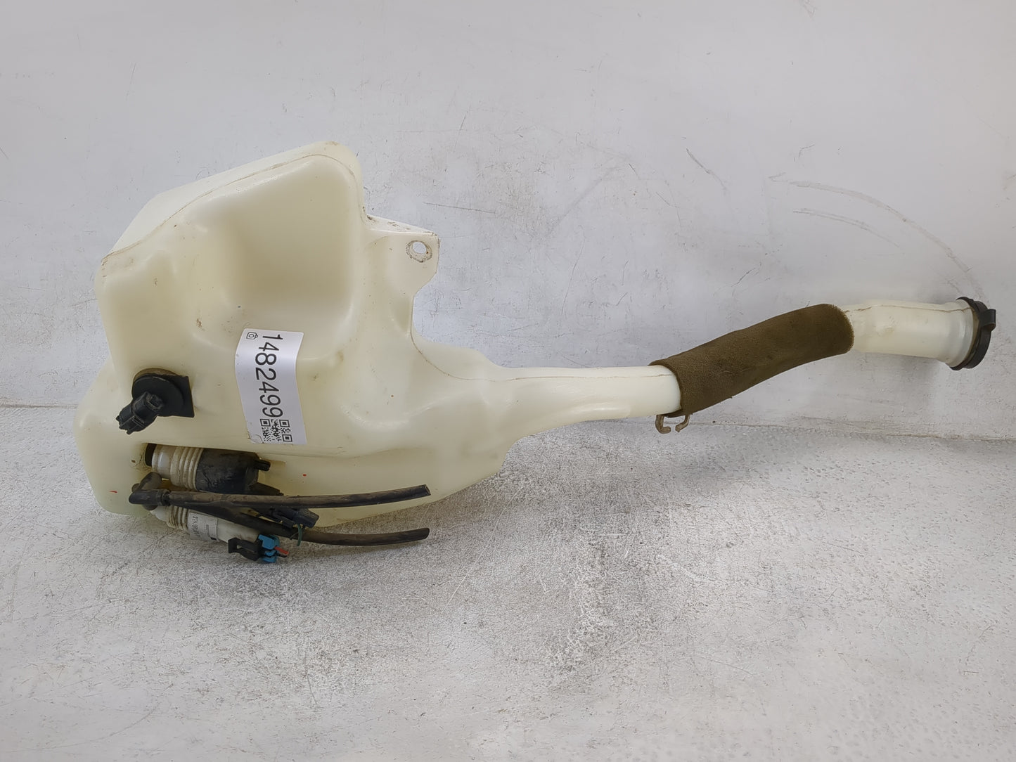 Saturn Outlook Windshield Washer Fluid Reservoir Bottle 1482499 - Oemusedautoparts1.com