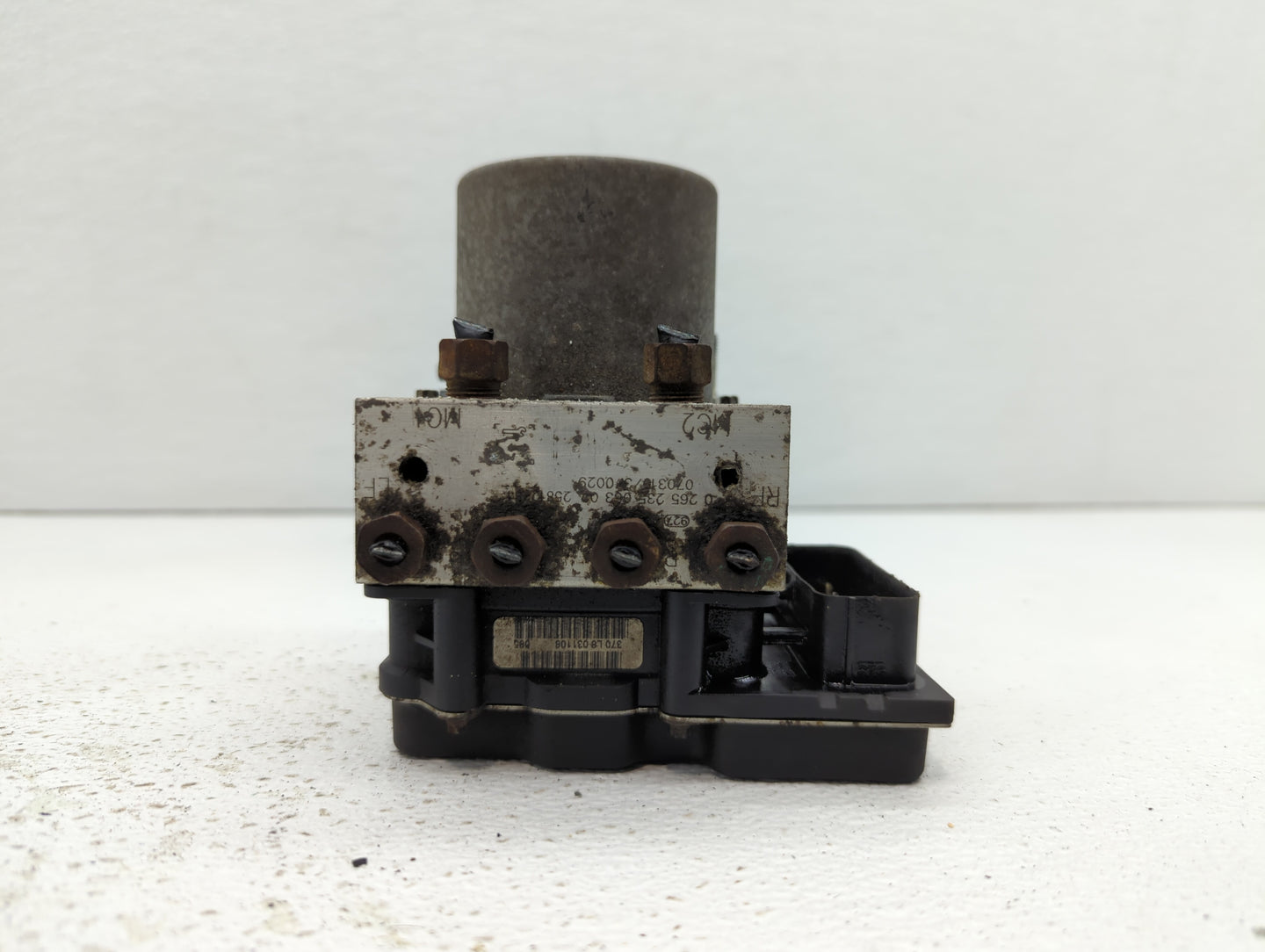 2008 Saturn Outlook ABS Pump Control Module Replacement P/N:25812784 25821432, 25860503 Fits Fits 2007 OEM Used Auto Parts -