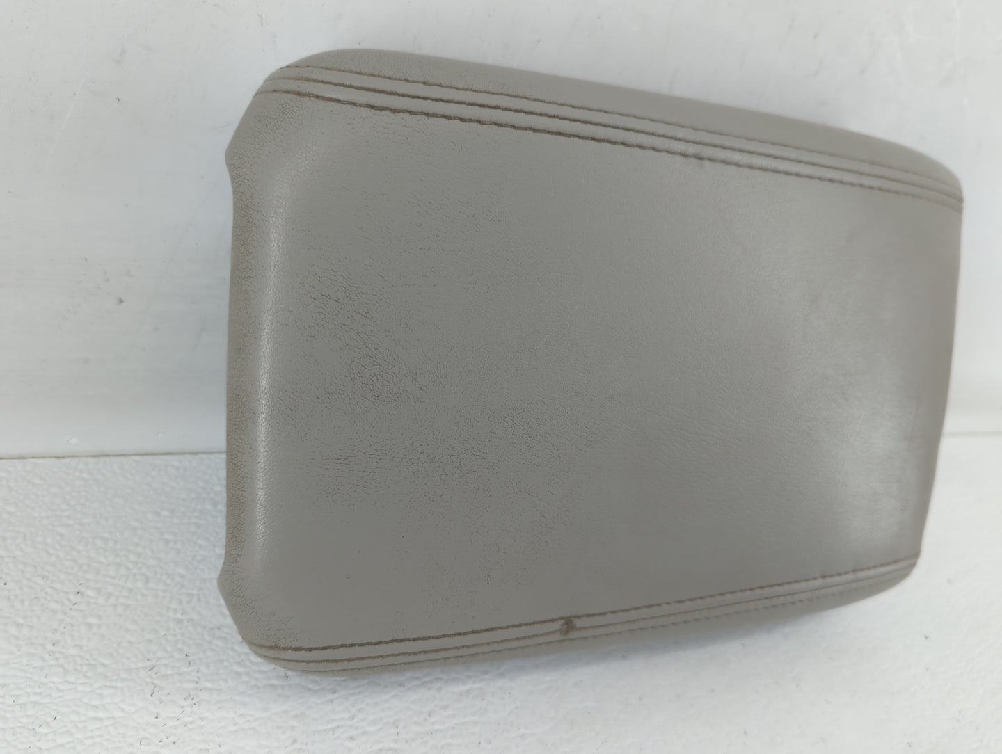 Saturn Outlook Center Console Armrest Cover Lid - Oemusedautoparts1.com