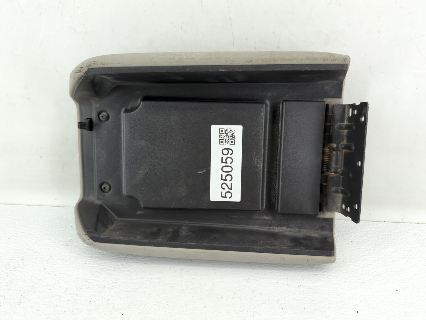 Saturn Outlook Center Console Armrest Cover Lid - Oemusedautoparts1.com