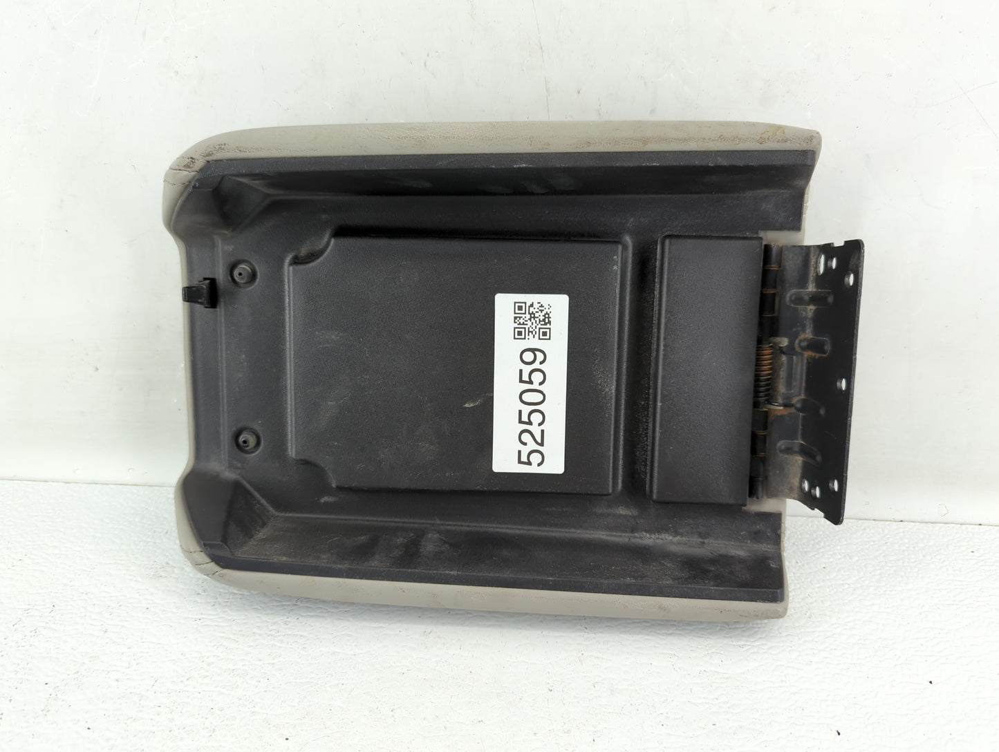 Saturn Outlook Center Console Armrest Cover Lid - Oemusedautoparts1.com