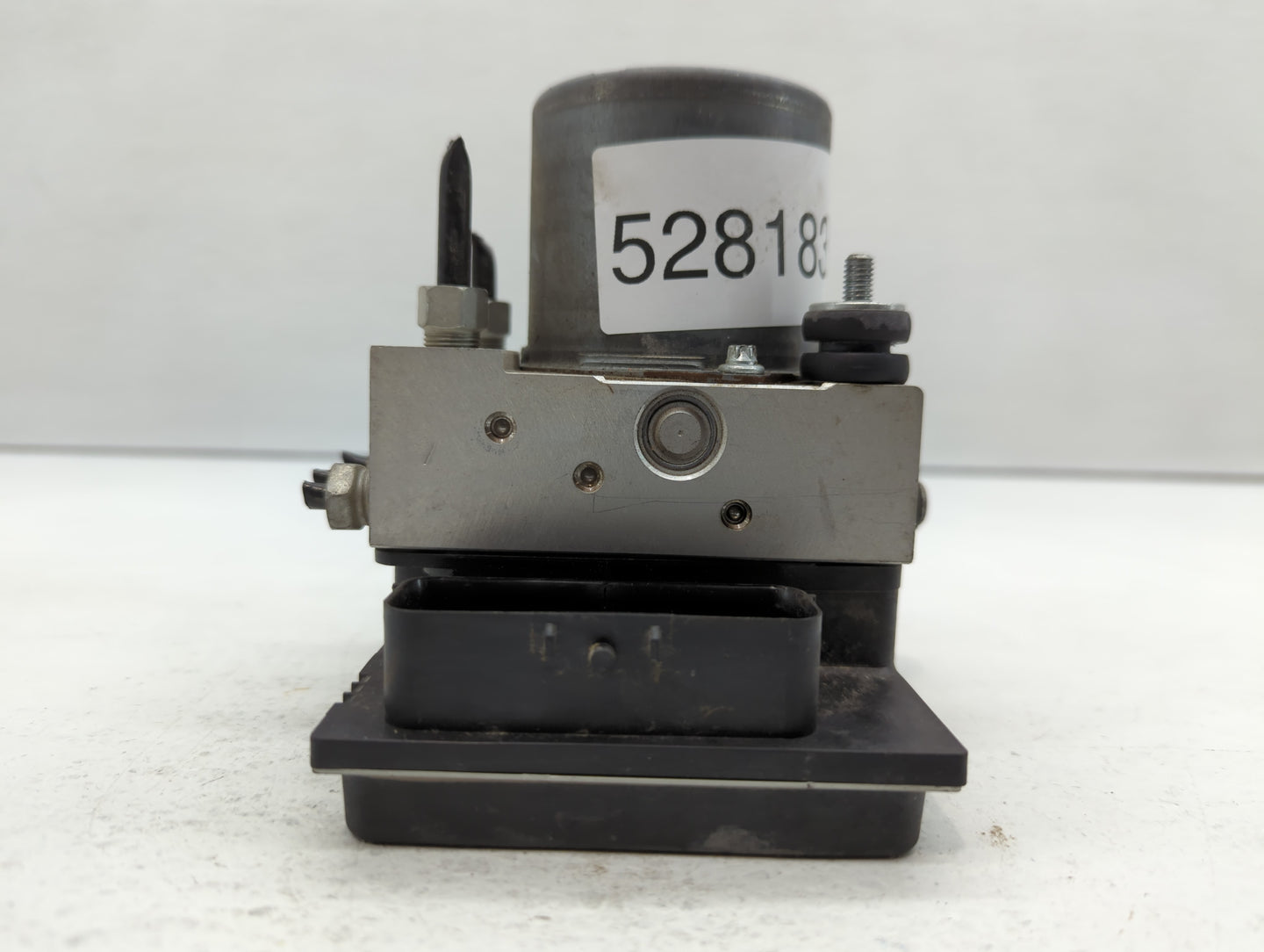 2008 Saturn Outlook ABS Pump Control Module Replacement P/N:25860504 Fits OEM Used Auto Parts - Oemusedautoparts1.com