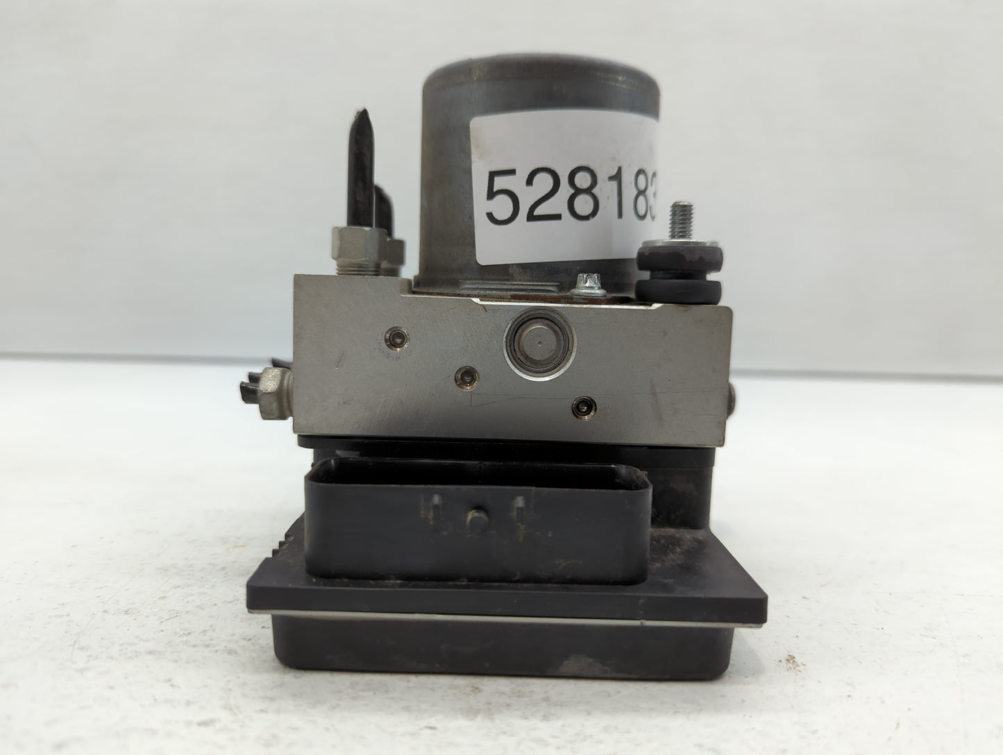 2008 Saturn Outlook ABS Pump Control Module Replacement P/N:25860504 Fits OEM Used Auto Parts - Oemusedautoparts1.com