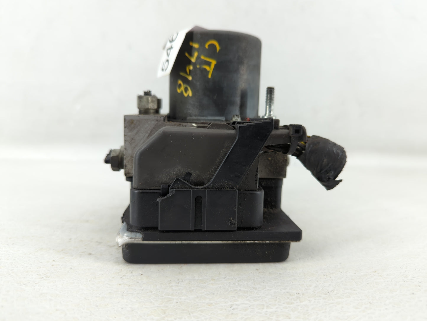 2008 Saturn Outlook ABS Pump Control Module Replacement P/N:25821433 Fits OEM Used Auto Parts - Oemusedautoparts1.com