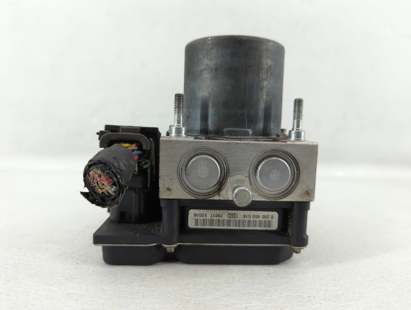 2008 Saturn Outlook ABS Pump Control Module Replacement P/N:25821433 Fits OEM Used Auto Parts - Oemusedautoparts1.com