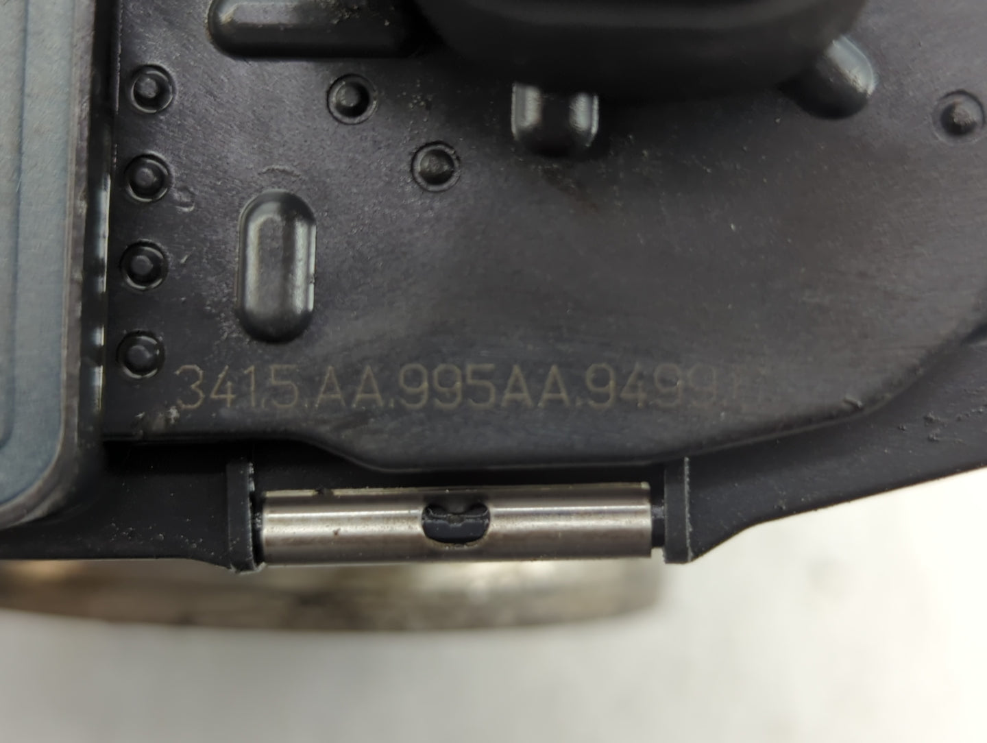 2008 Saturn Outlook Throttle Body P/N:3415AA 995AA Fits Fits 2007 2009 2010 2011 OEM Used Auto Parts - Oemusedautoparts1.com