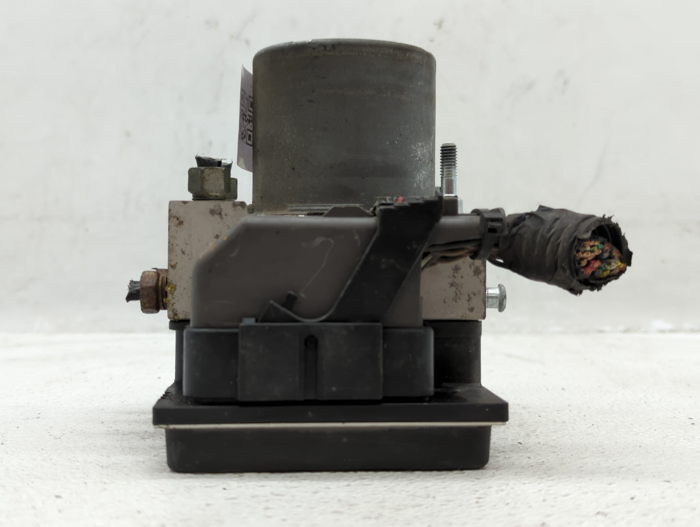 2008 Saturn Outlook ABS Pump Control Module Replacement P/N:25860804 Fits OEM Used Auto Parts - Oemusedautoparts1.com