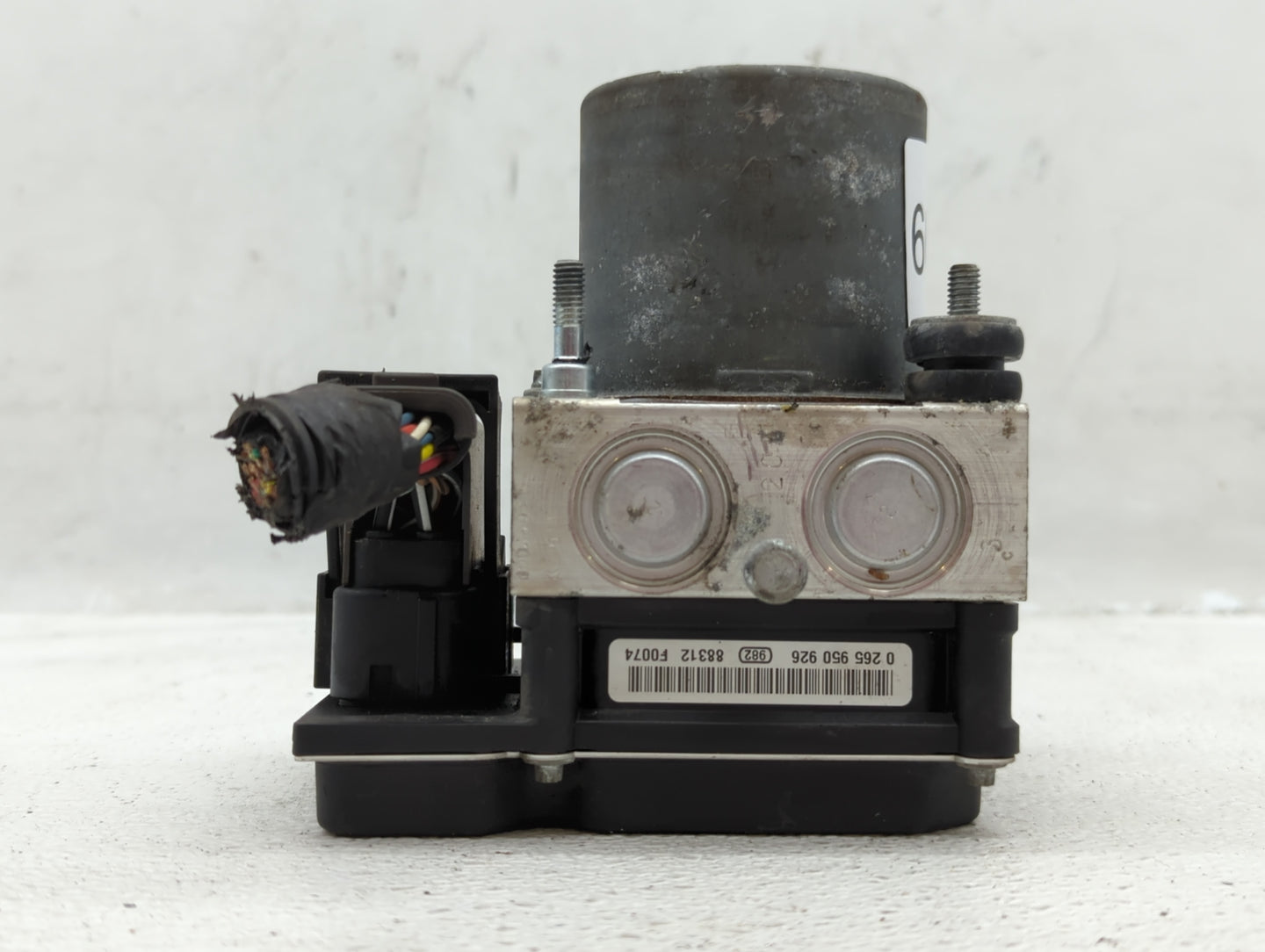 2008 Saturn Outlook ABS Pump Control Module Replacement P/N:25860804 Fits OEM Used Auto Parts - Oemusedautoparts1.com