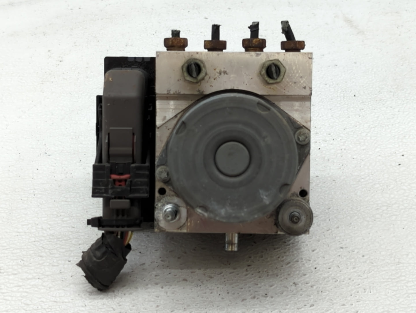 2008 Saturn Outlook ABS Pump Control Module Replacement P/N:25860804 Fits OEM Used Auto Parts - Oemusedautoparts1.com