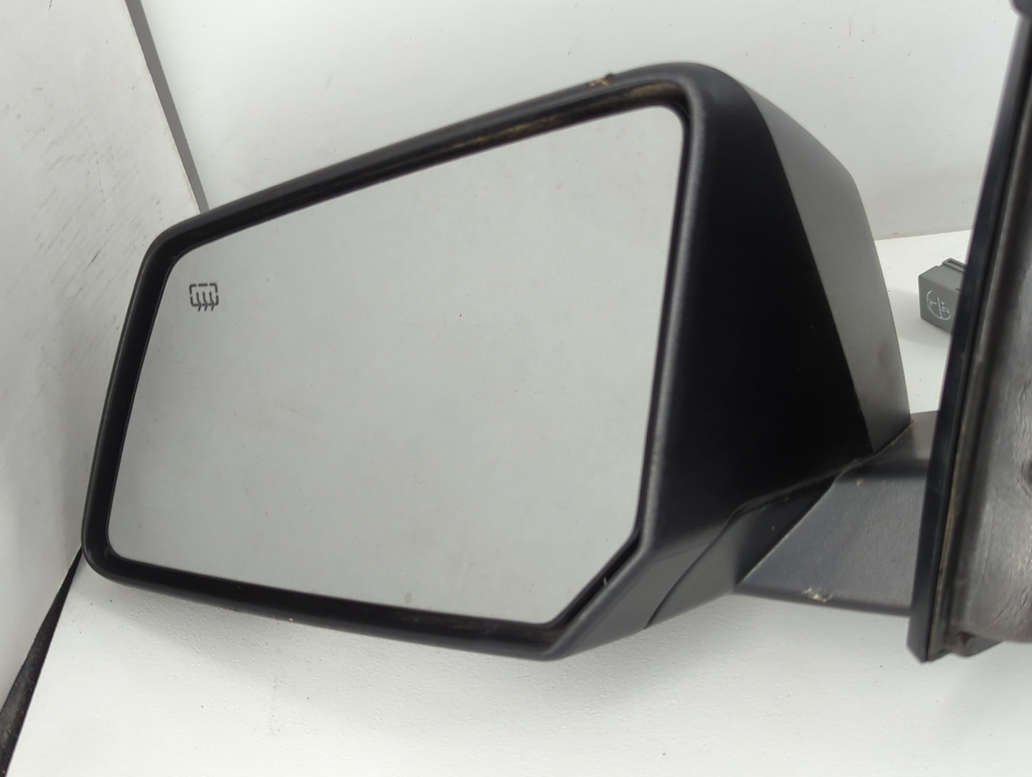 2008 Saturn Outlook Driver Side View Mirror - Left Door Mirror OEM Used - Oemusedautoparts1.com