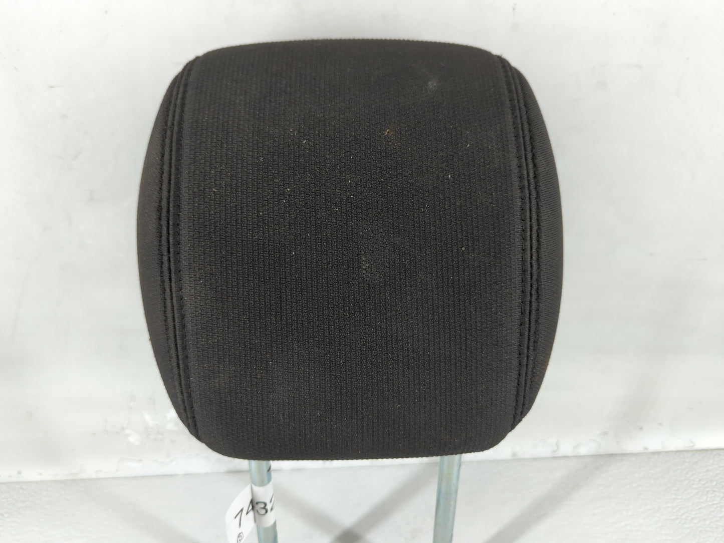 Saturn Outlook Headrest Head Rest Front Driver Passenger Seat Black - Oemusedautoparts1.com