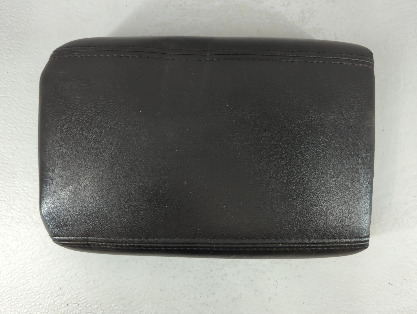 2008 Saturn Outlook Center Console Armrest Cover Lid Fits OEM Used Auto Parts - Oemusedautoparts1.com