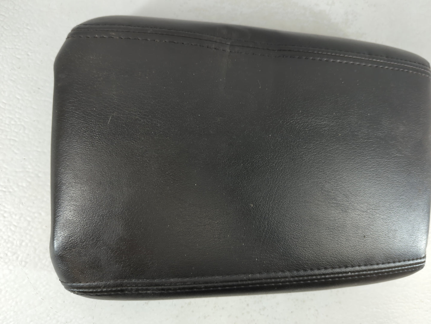 2008 Saturn Outlook Center Console Armrest Cover Lid Fits OEM Used Auto Parts - Oemusedautoparts1.com