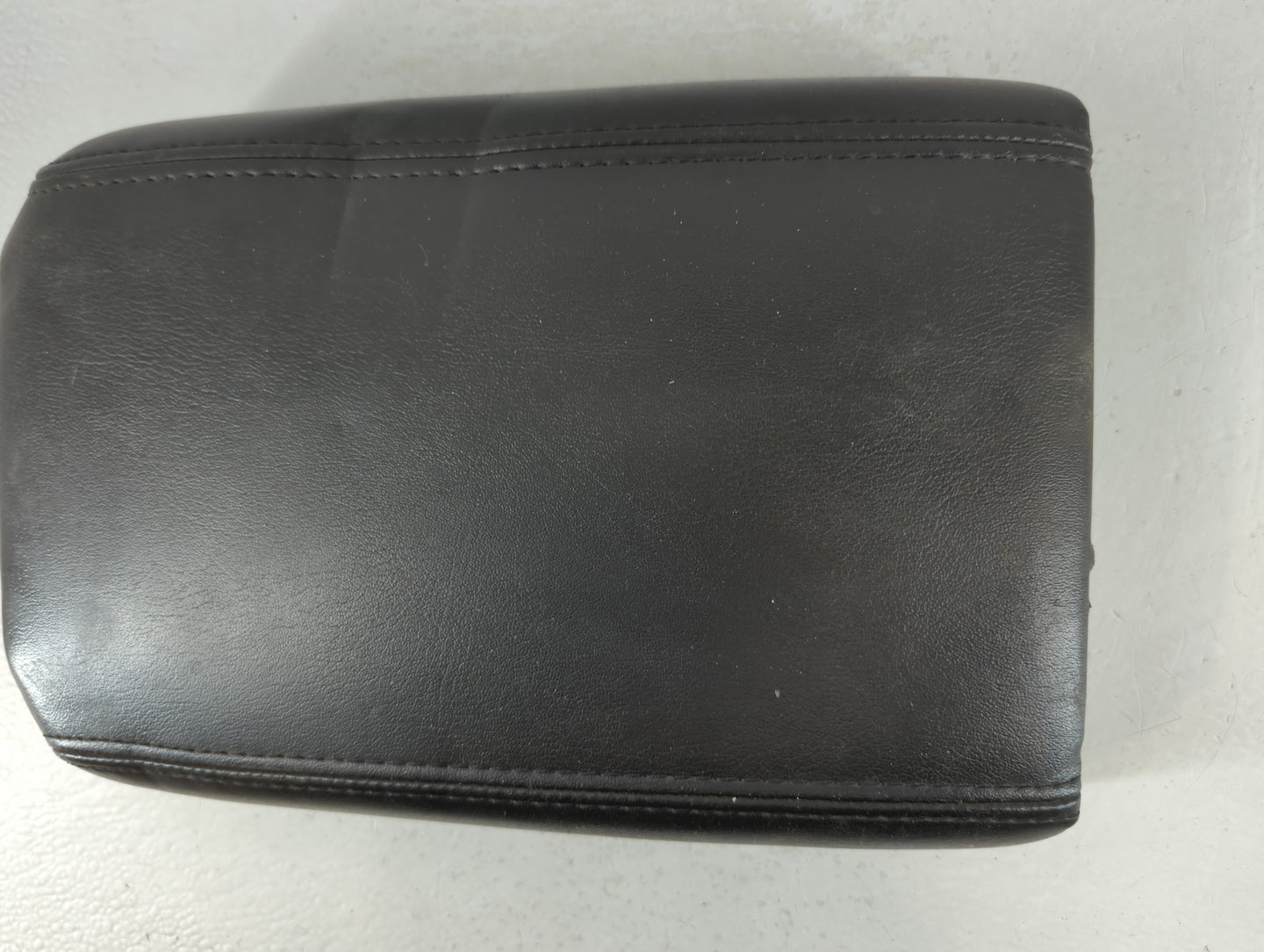 2008 Saturn Outlook Center Console Armrest Cover Lid Fits OEM Used Auto Parts - Oemusedautoparts1.com