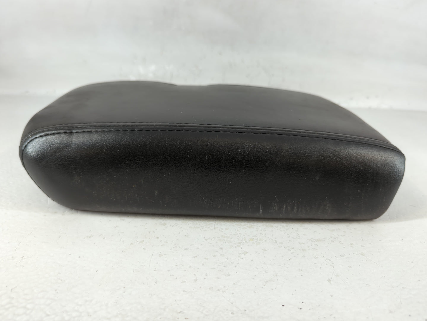 2008 Saturn Outlook Center Console Armrest Cover Lid Fits OEM Used Auto Parts - Oemusedautoparts1.com