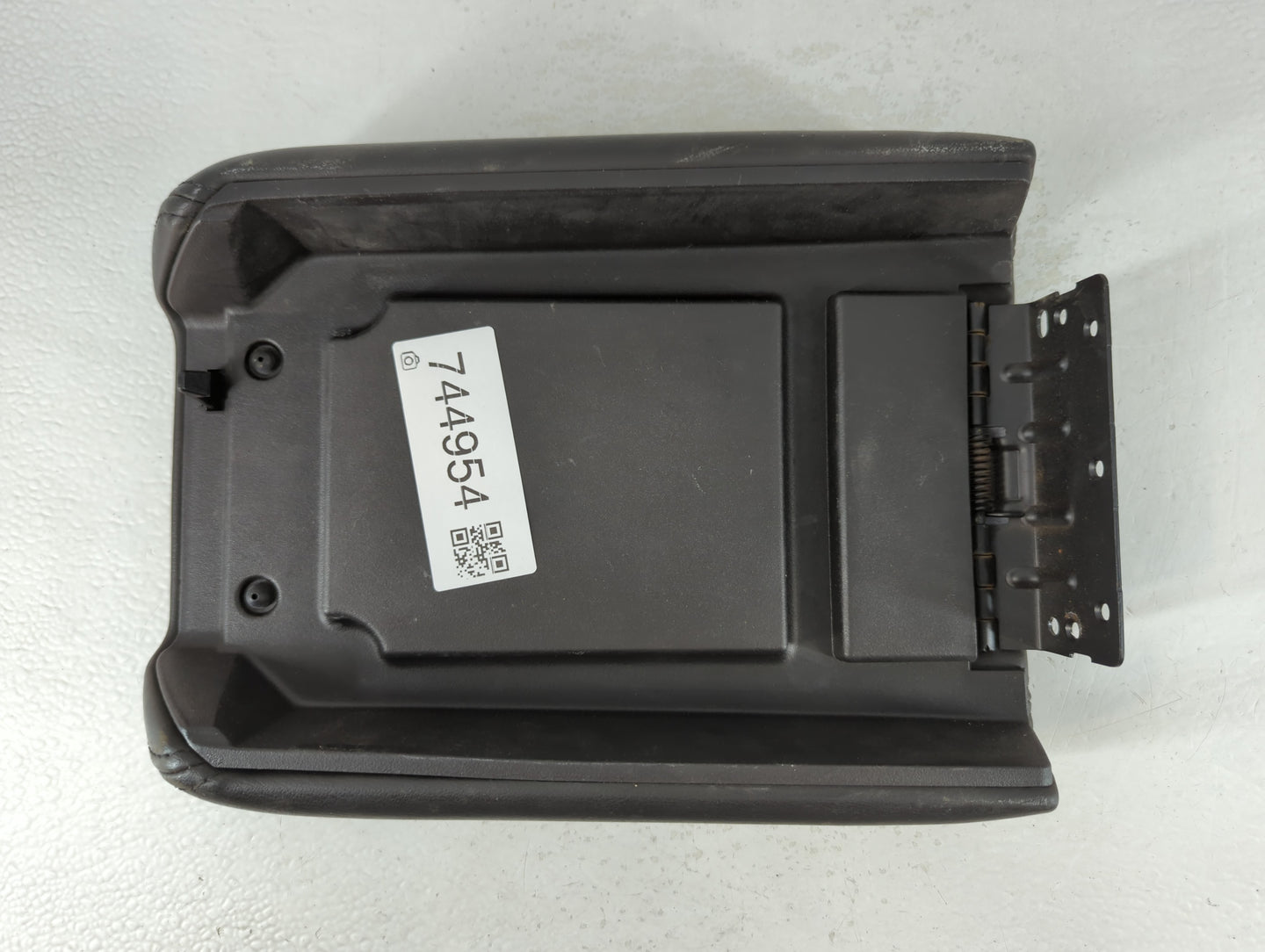2008 Saturn Outlook Center Console Armrest Cover Lid Fits OEM Used Auto Parts - Oemusedautoparts1.com