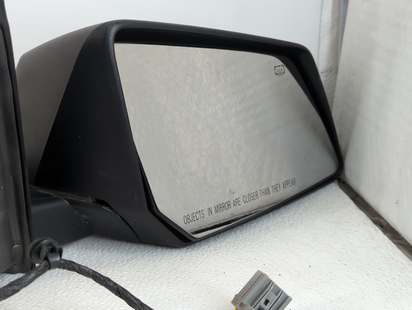 2008 Saturn Outlook Passenger Side View Mirror - Right Door Mirror OEM Used - Oemusedautoparts1.com