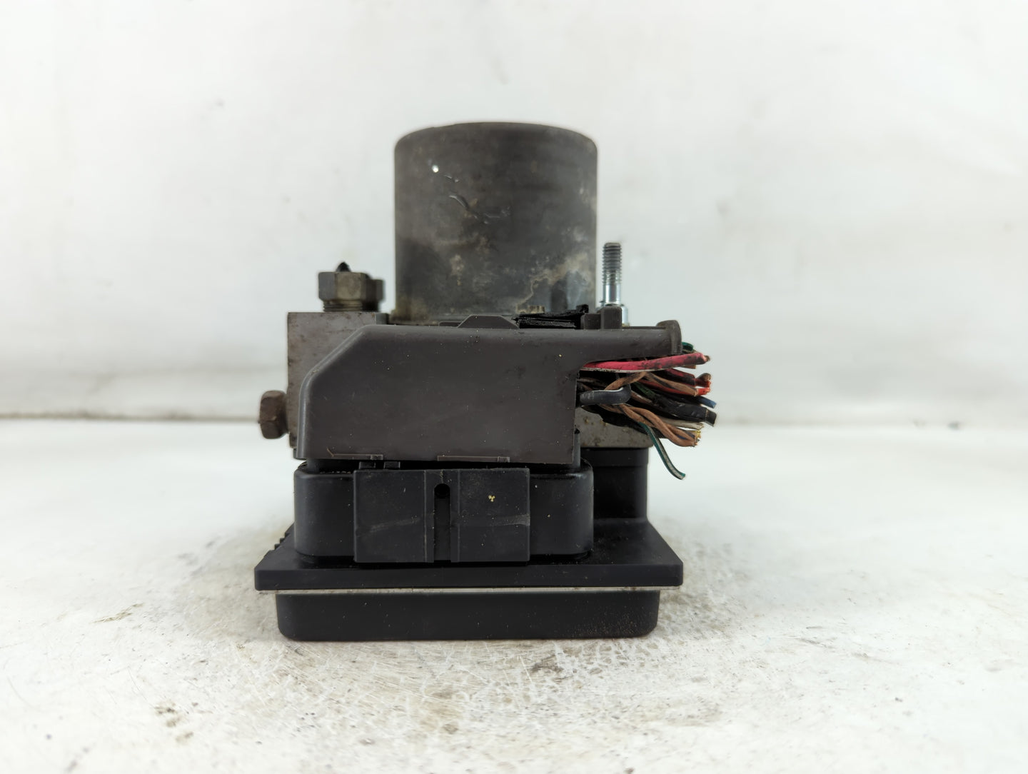 2008 Saturn Outlook ABS Pump Control Module Replacement P/N:25860504 Fits OEM Used Auto Parts - Oemusedautoparts1.com