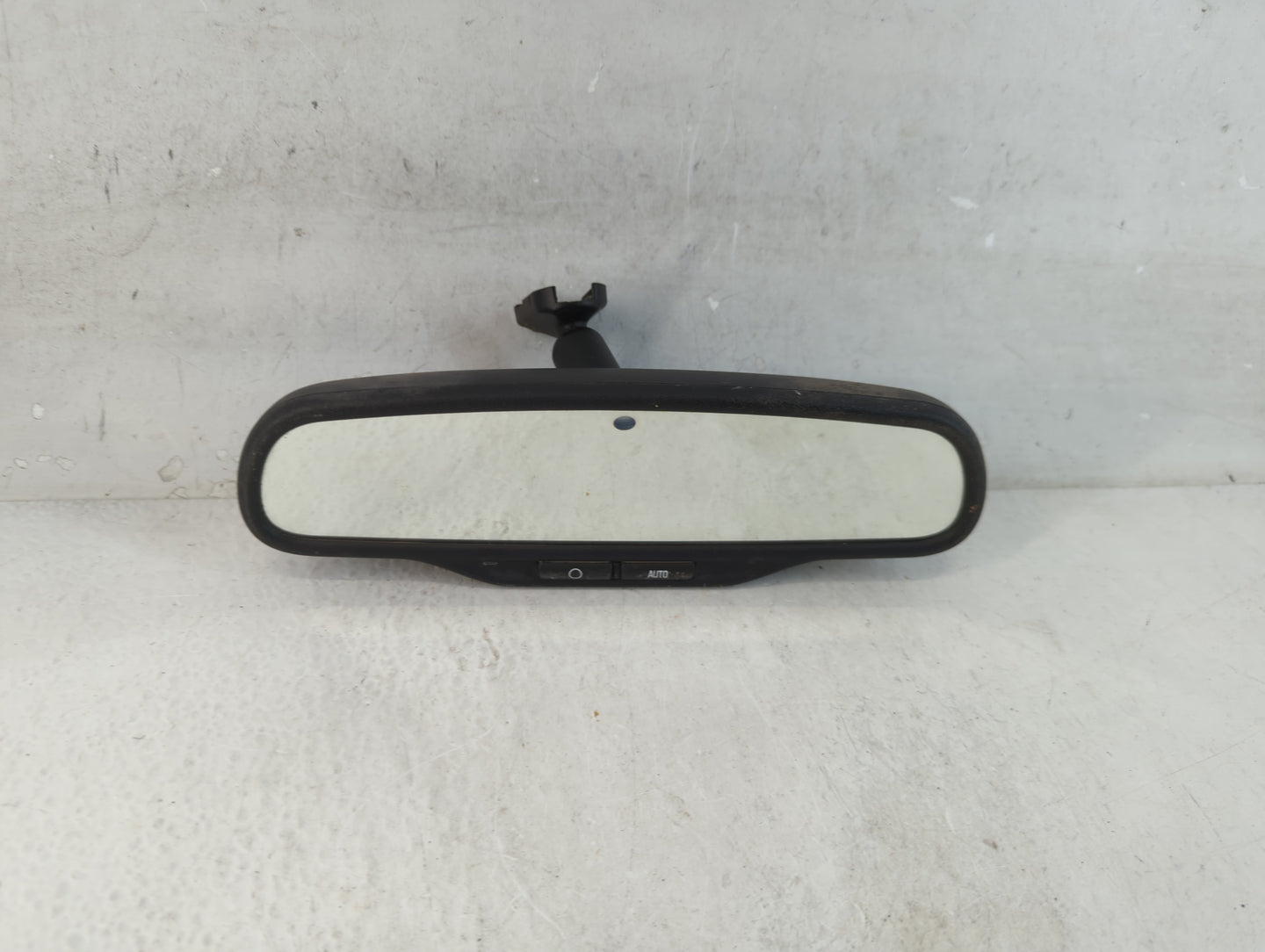 2008 Saturn Vue Interior Rear View Mirror Replacement OEM P/N:E11025899 Fits OEM Used Auto Parts - Oemusedautoparts1.com