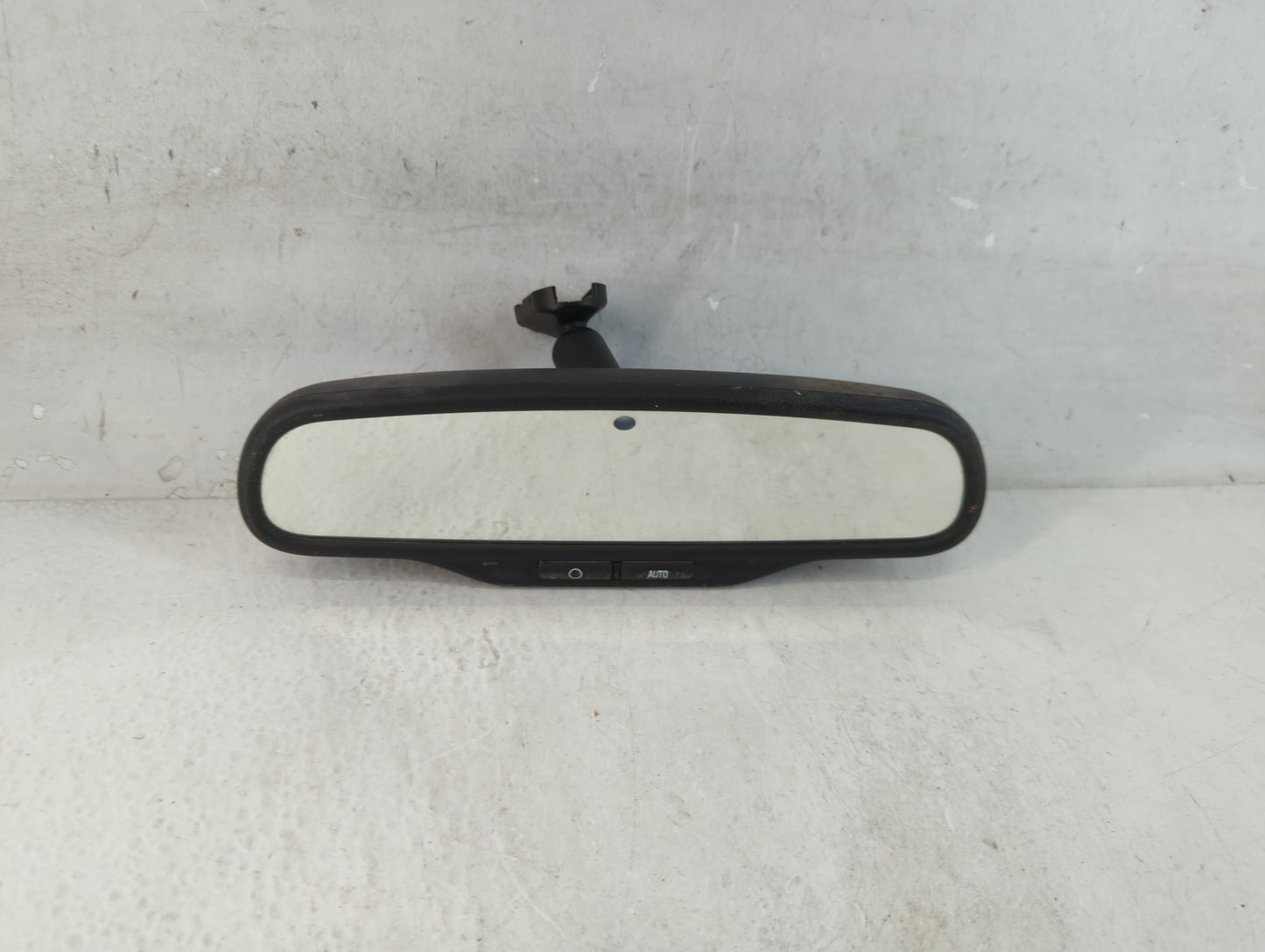 2008 Saturn Vue Interior Rear View Mirror Replacement OEM P/N:E11025899 Fits OEM Used Auto Parts - Oemusedautoparts1.com