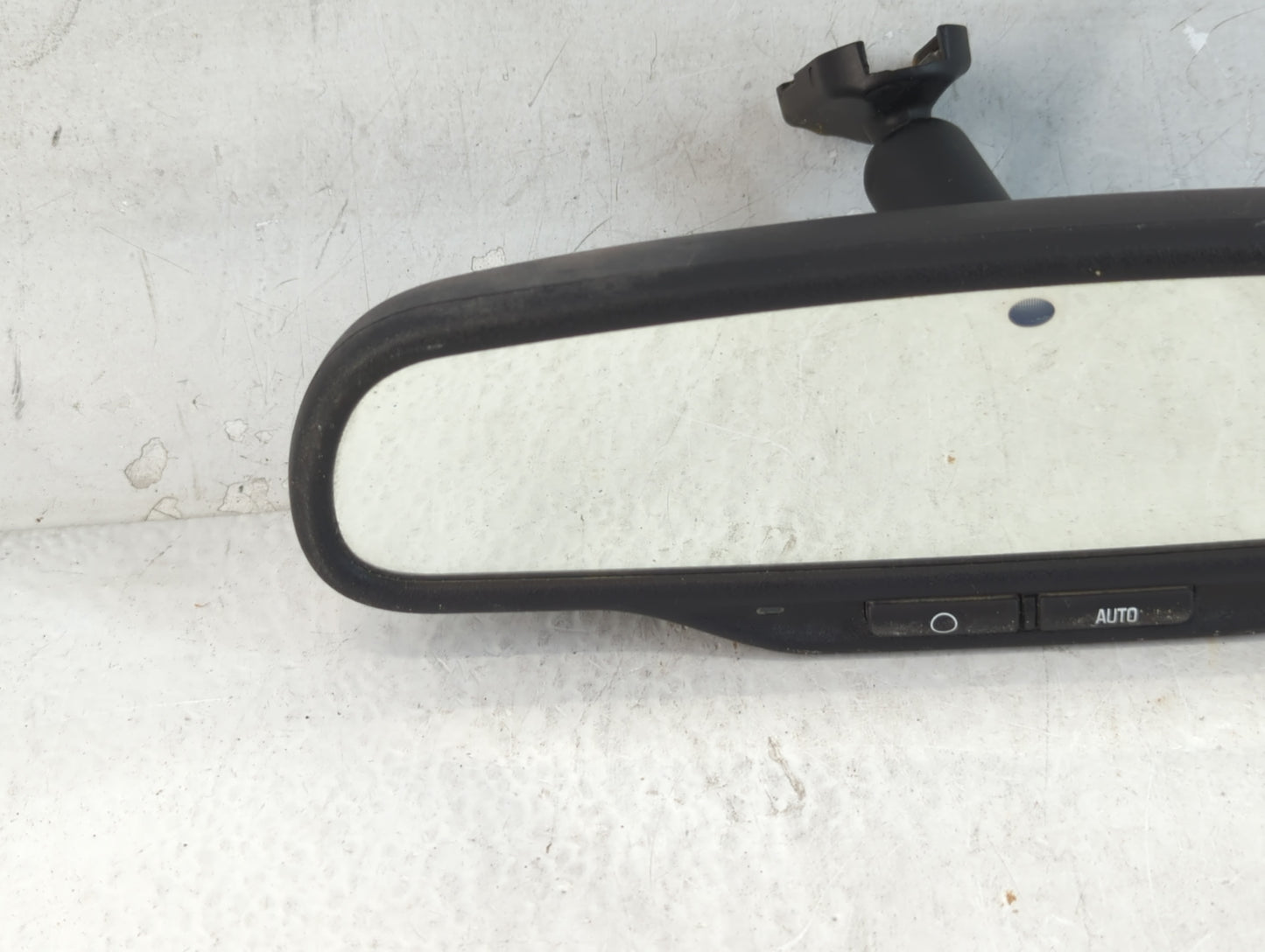 2008 Saturn Vue Interior Rear View Mirror Replacement OEM P/N:E11025899 Fits OEM Used Auto Parts - Oemusedautoparts1.com