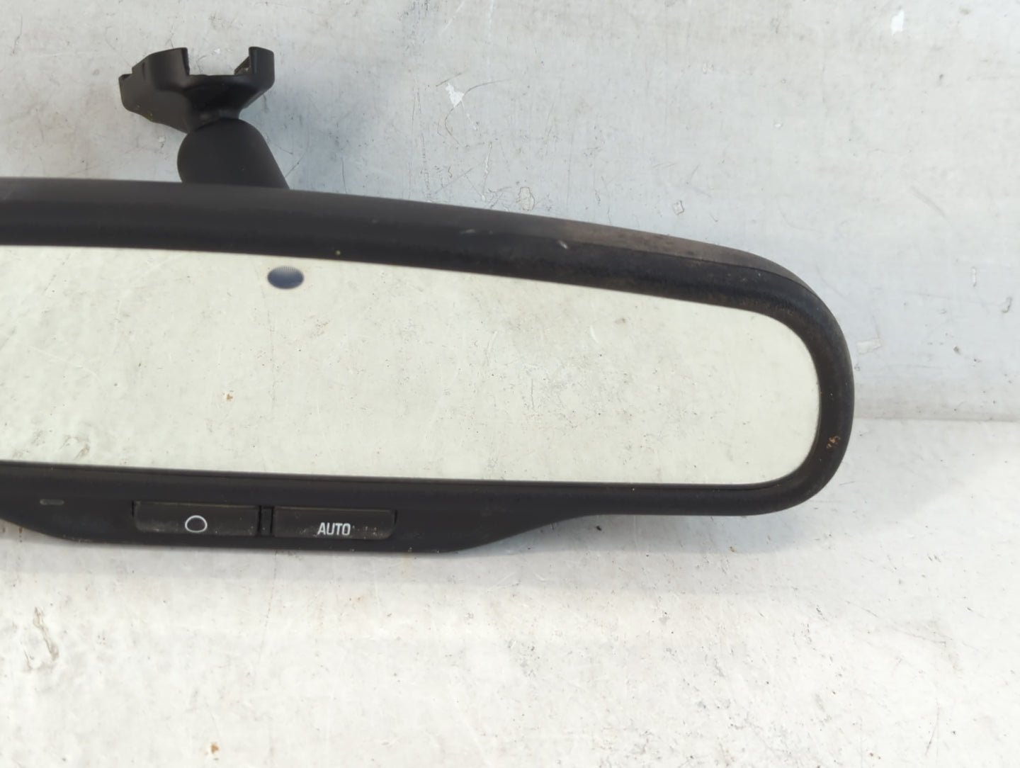 2008 Saturn Vue Interior Rear View Mirror Replacement OEM P/N:E11025899 Fits OEM Used Auto Parts - Oemusedautoparts1.com