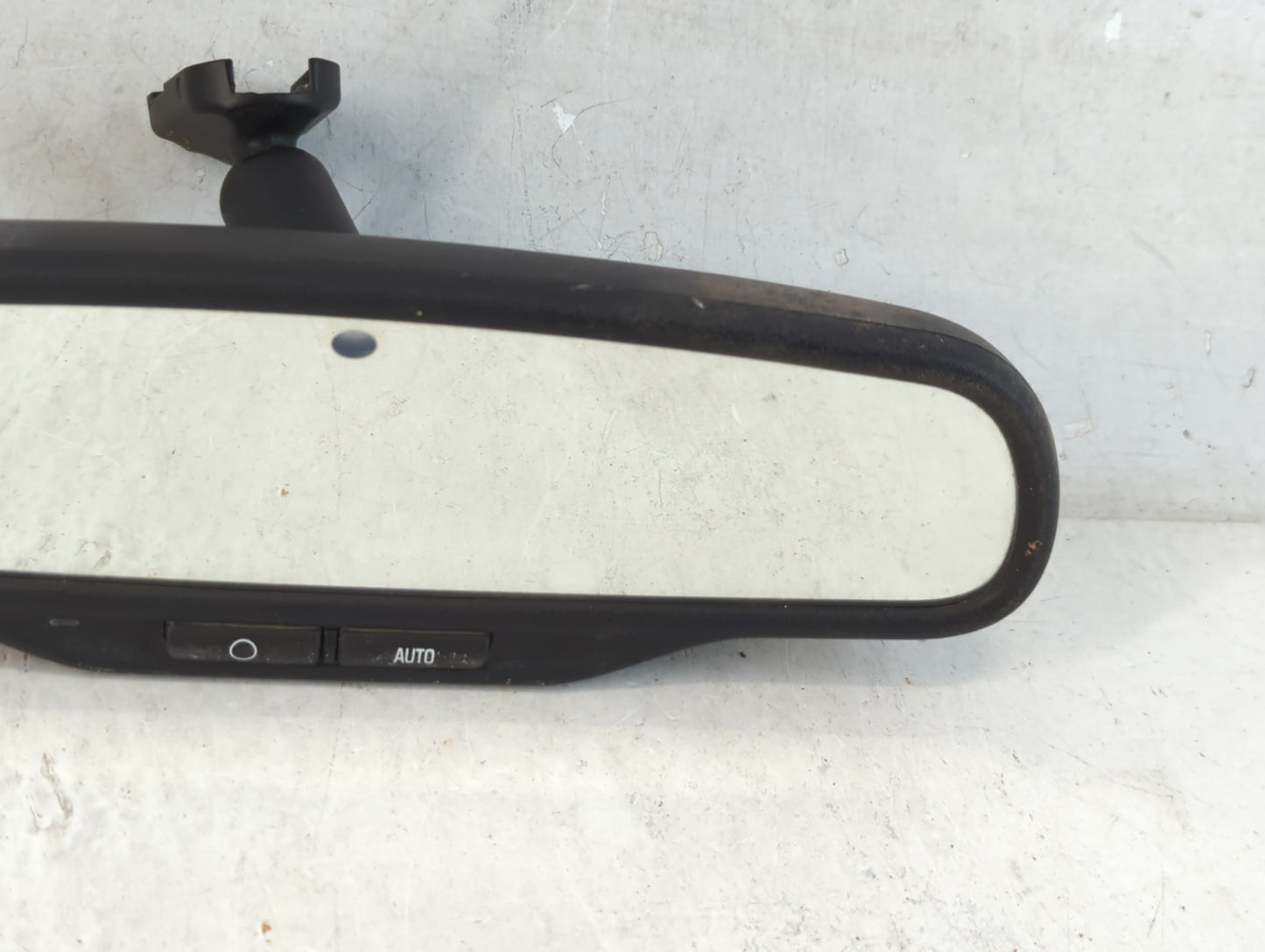 2008 Saturn Vue Interior Rear View Mirror Replacement OEM P/N:E11025899 Fits OEM Used Auto Parts - Oemusedautoparts1.com