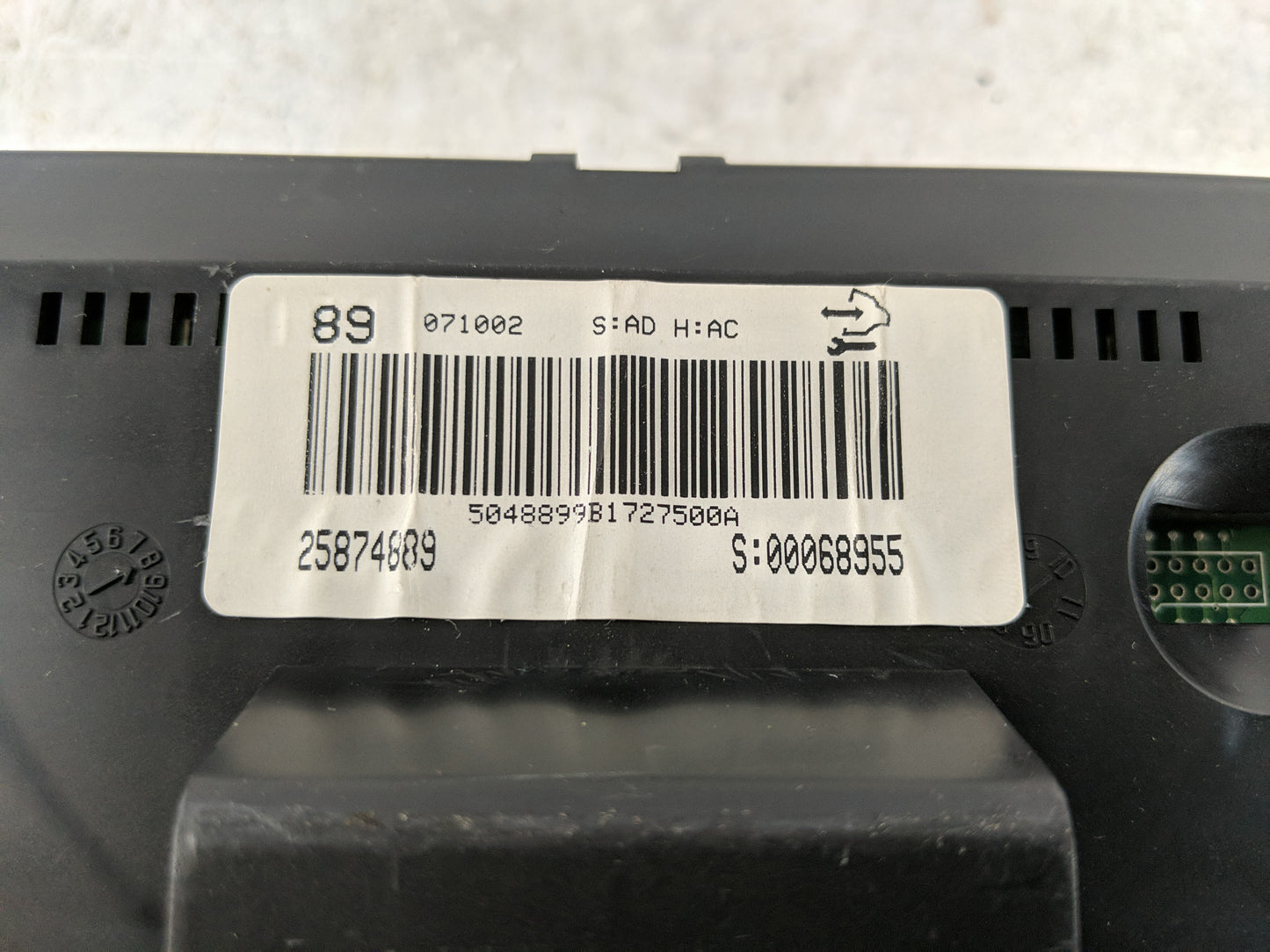 2008-2009 Saturn Vue Instrument Cluster Speedometer Gauges P/N:25874888 Fits Fits 2008 2009 OEM Used Auto Parts - Oemusedaut