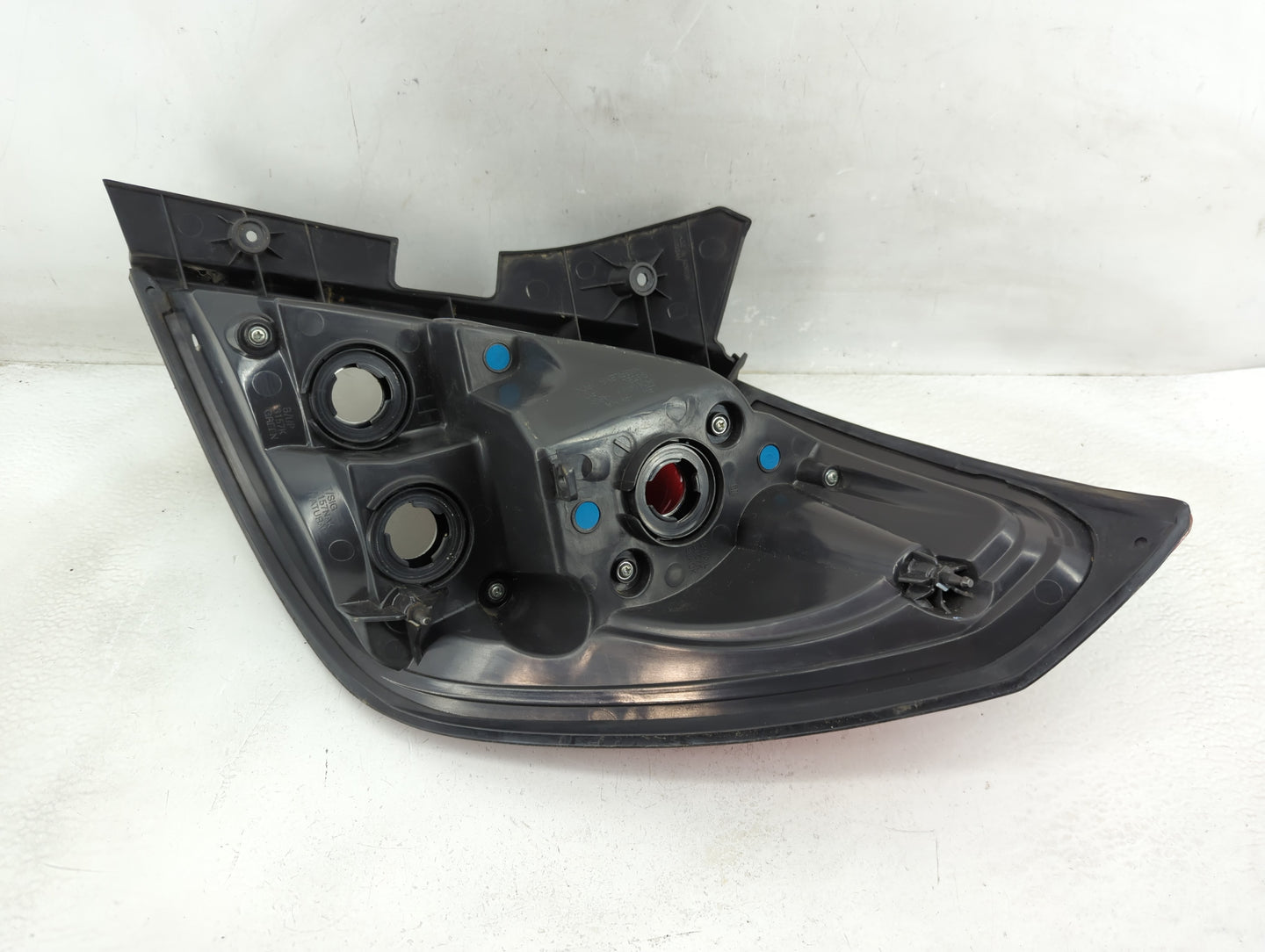 2008-2010 Saturn Vue Tail Light Assembly Driver Left OEM Fits Fits 2008 2009 2010 2012 OEM Used Auto Parts - Oemusedautopart