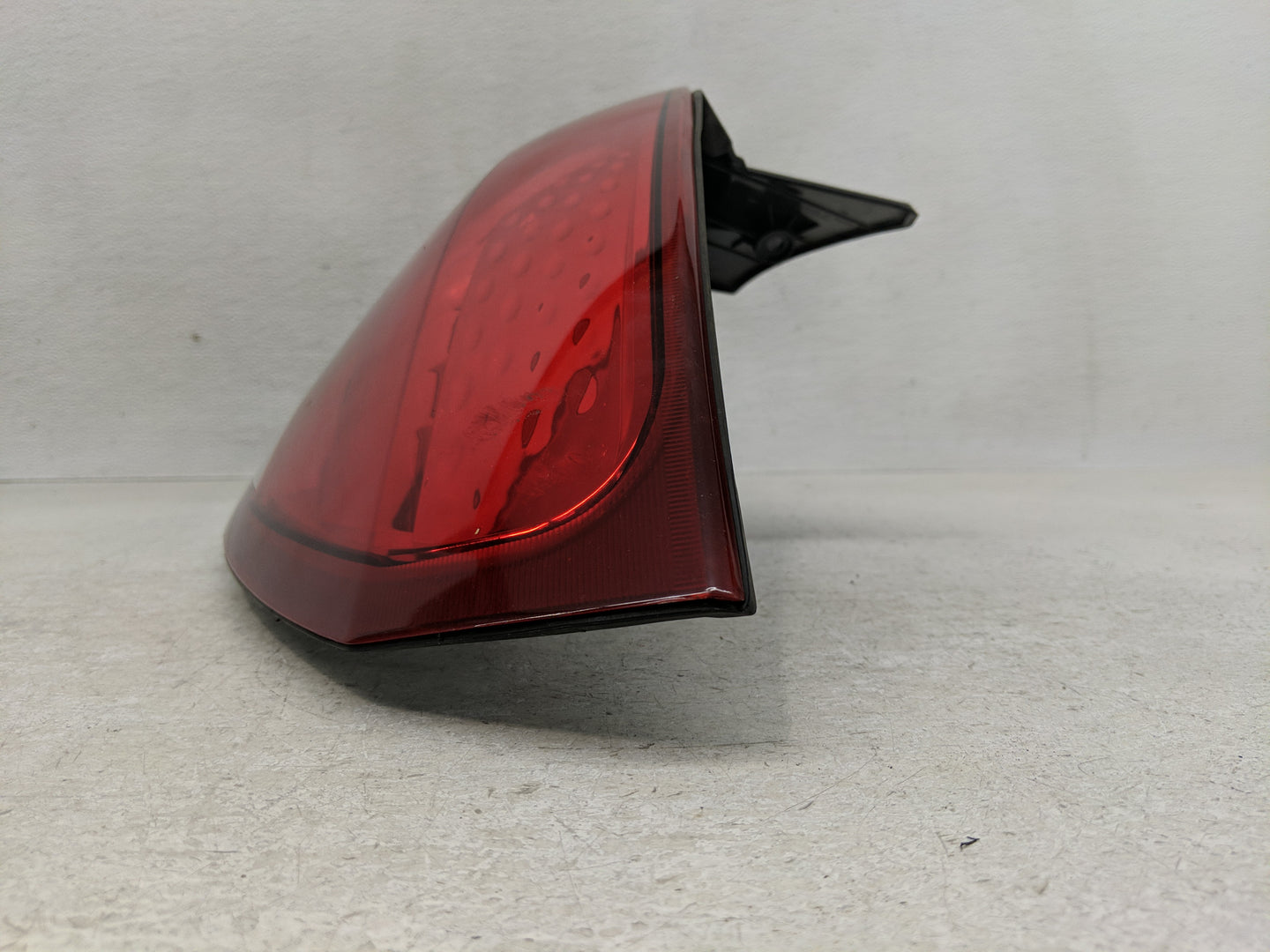 2008-2010 Saturn Vue Tail Light Assembly Passenger Right OEM Fits Fits 2008 2009 2010 2012 OEM Used Auto Parts - Oemusedauto